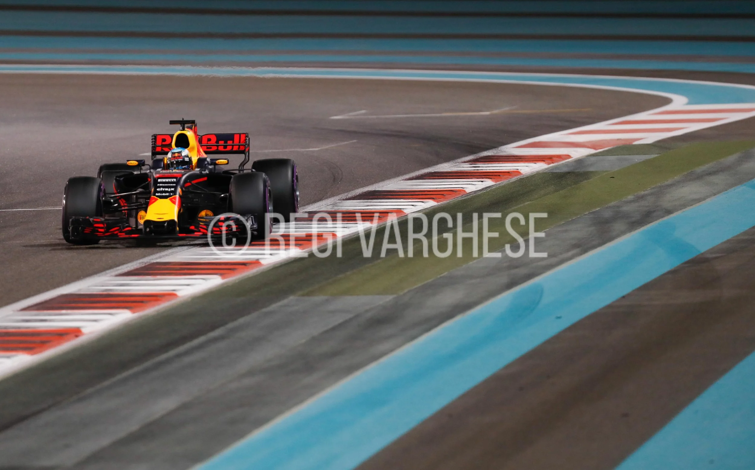 Regi_AbuDhabi_F1_2017-20.jpg