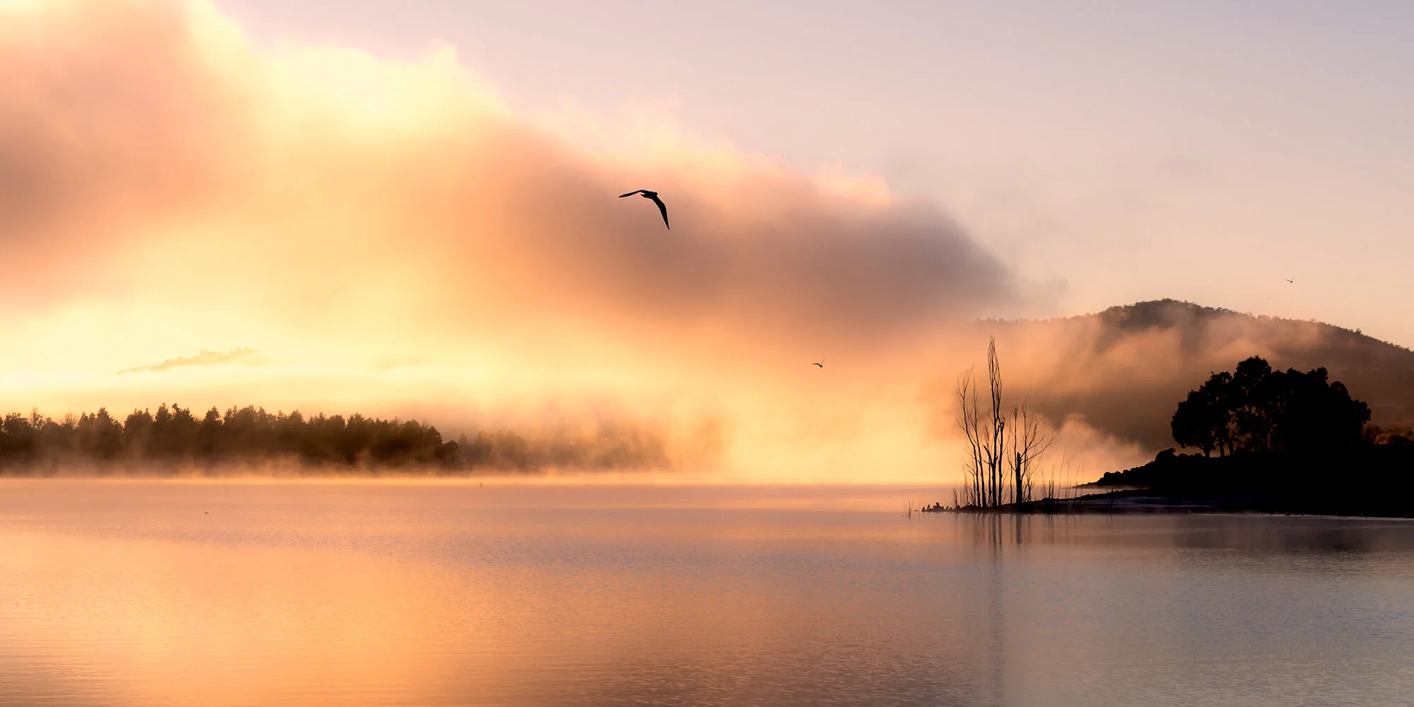lake jindabyne fog.jpg