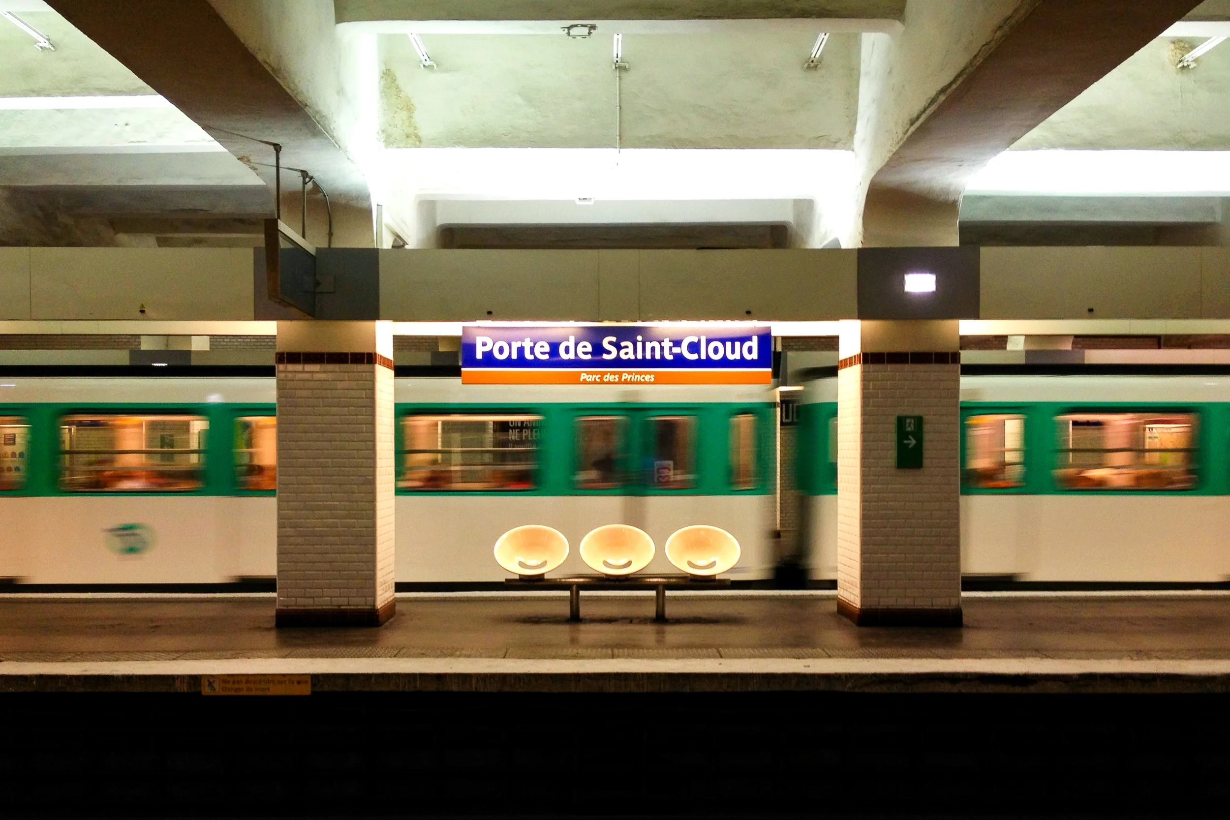 Métro Porte de St Cloud.jpg