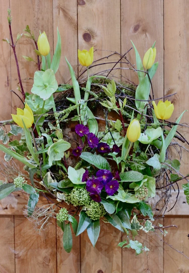 Spring hanging design -the workshop design will be similar to this; colours and flowers may vary depending availability at the time of ordering.