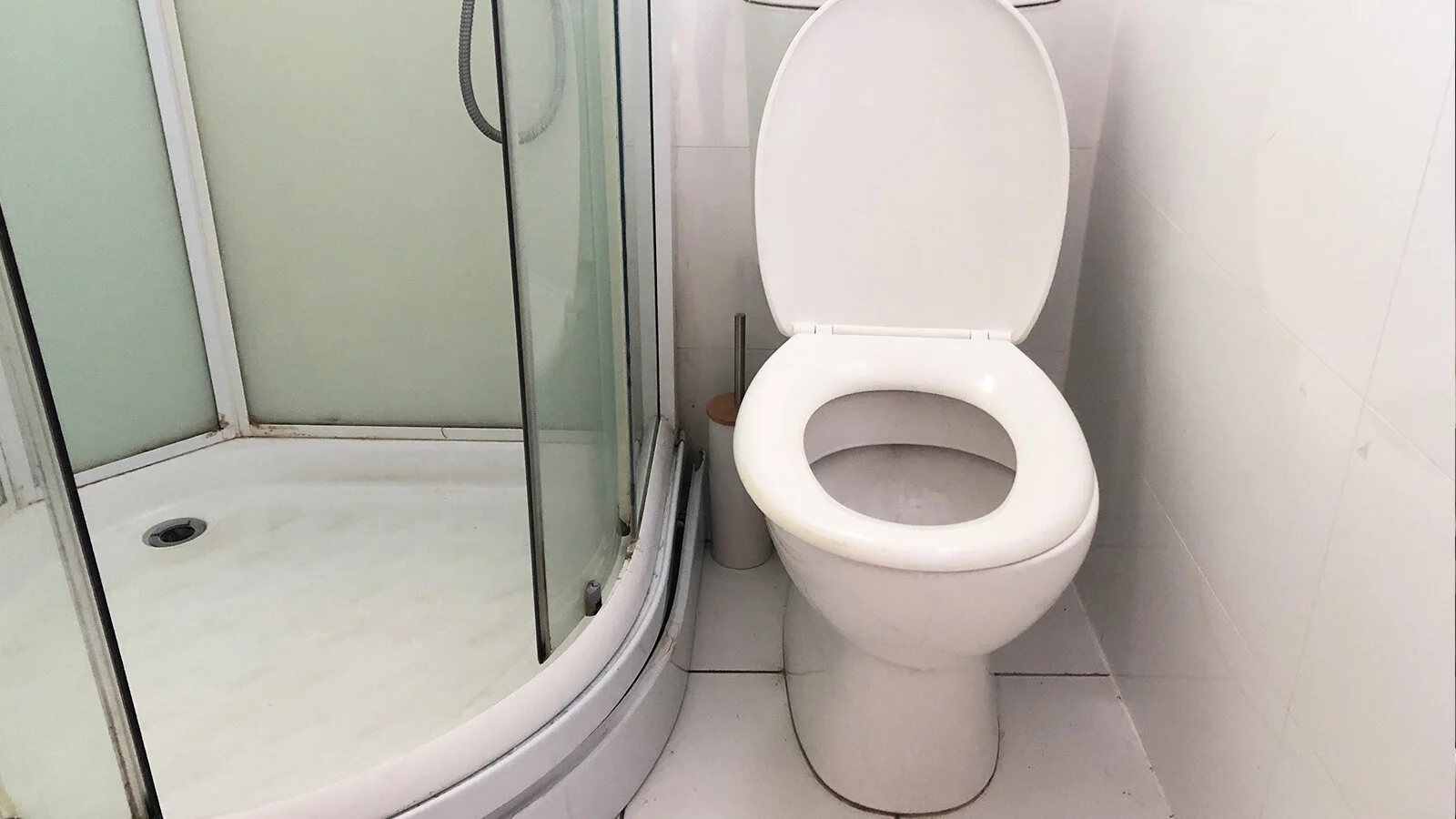 13 questions about blocked toilets answered by a professional plumber