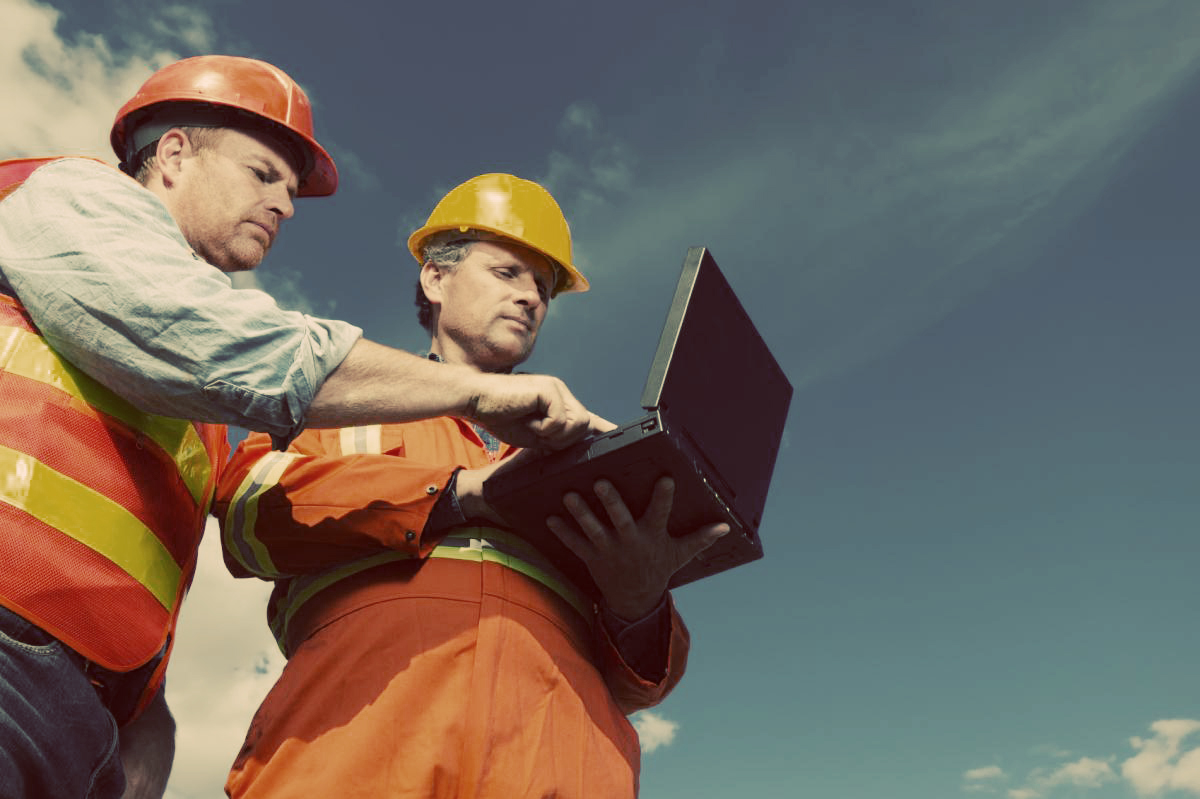 Workers on a computer_0.jpg