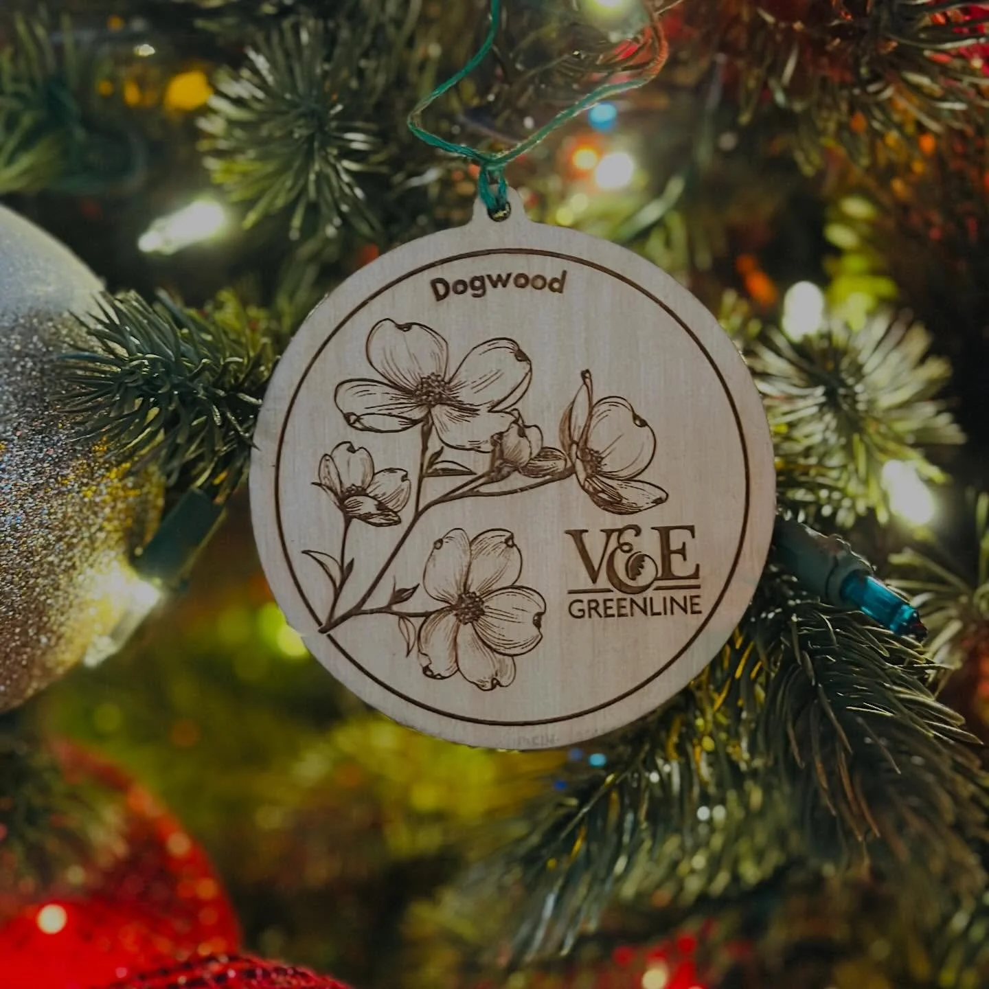 Deck your halls &amp; support the trail (&amp; local artist - Guthrie Made) by purchasing our 2025 holiday ornament &amp; wreath from @urbanearthmem ✨ 
🔗 Link in bio for more info!