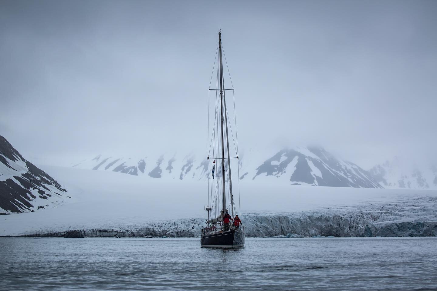It&rsquo;s always really nice to see your images put to good use as a photographer! So it&rsquo;s great to see the cover and plenty of interior shots being used for @sailoramtrup new edition of Sail to Svalbard :) 

If you&rsquo;re an aspiring arctic