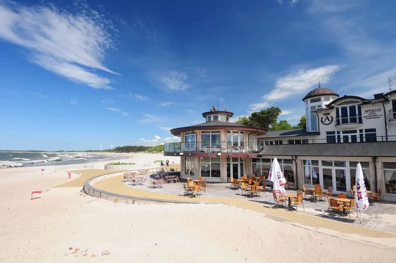  The Hotel Apollo, seen from the beach. 