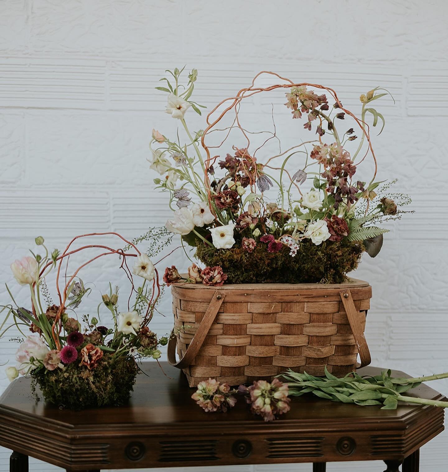 Check out these cool SPRING WOODLAND ARRANGEMENTS available for Mother&rsquo;s Day over on our website (link in profile). They are filled with all sorts of spring blooms like fritillaria, muscari, ranunculus, and tulips and they are arranged in a bed