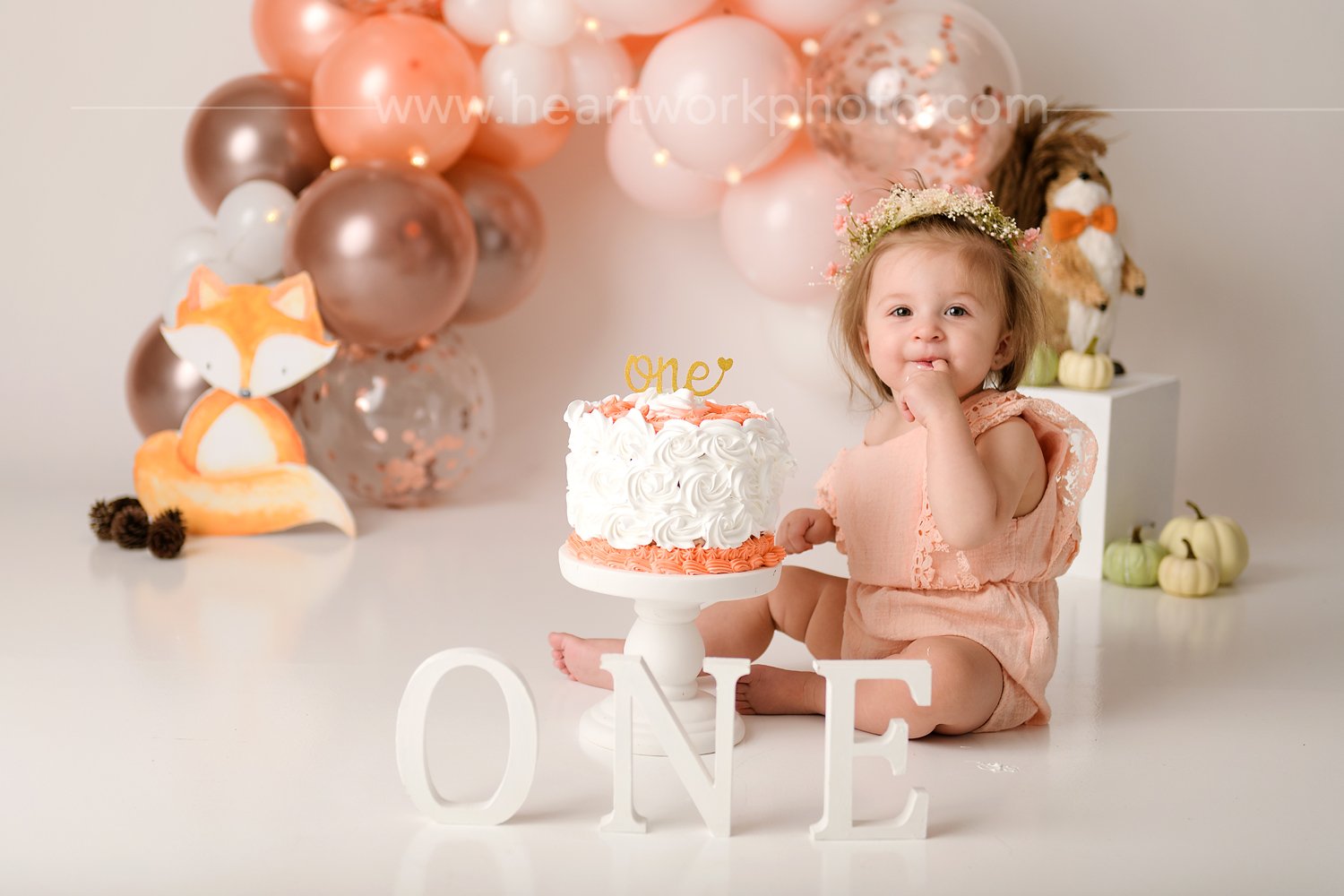 Peachy little critters cake smash