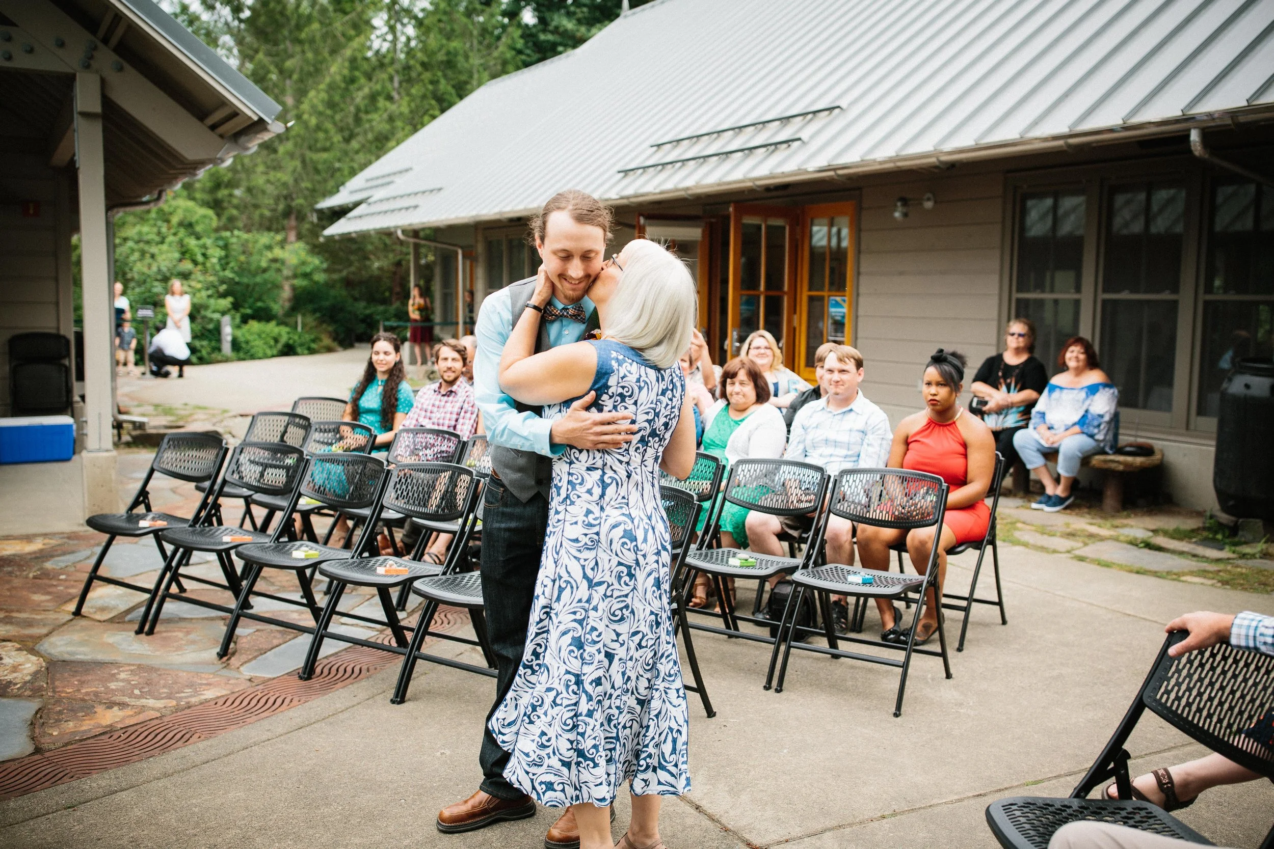 Lindsey&Austin-SneakPeek-BLOG-47.jpg