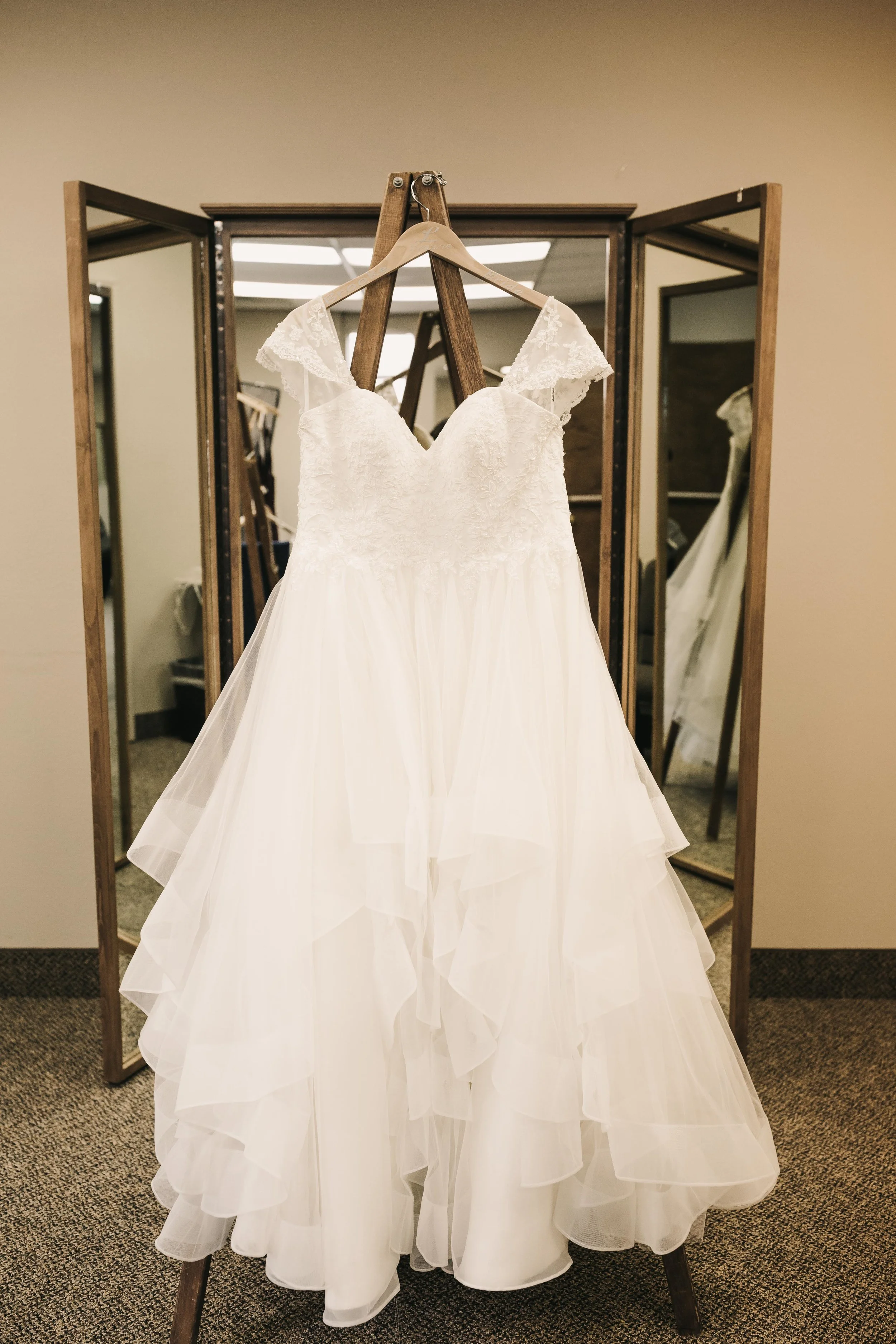 Brooke&Andrew-SneakPeekBLOG-3.jpg