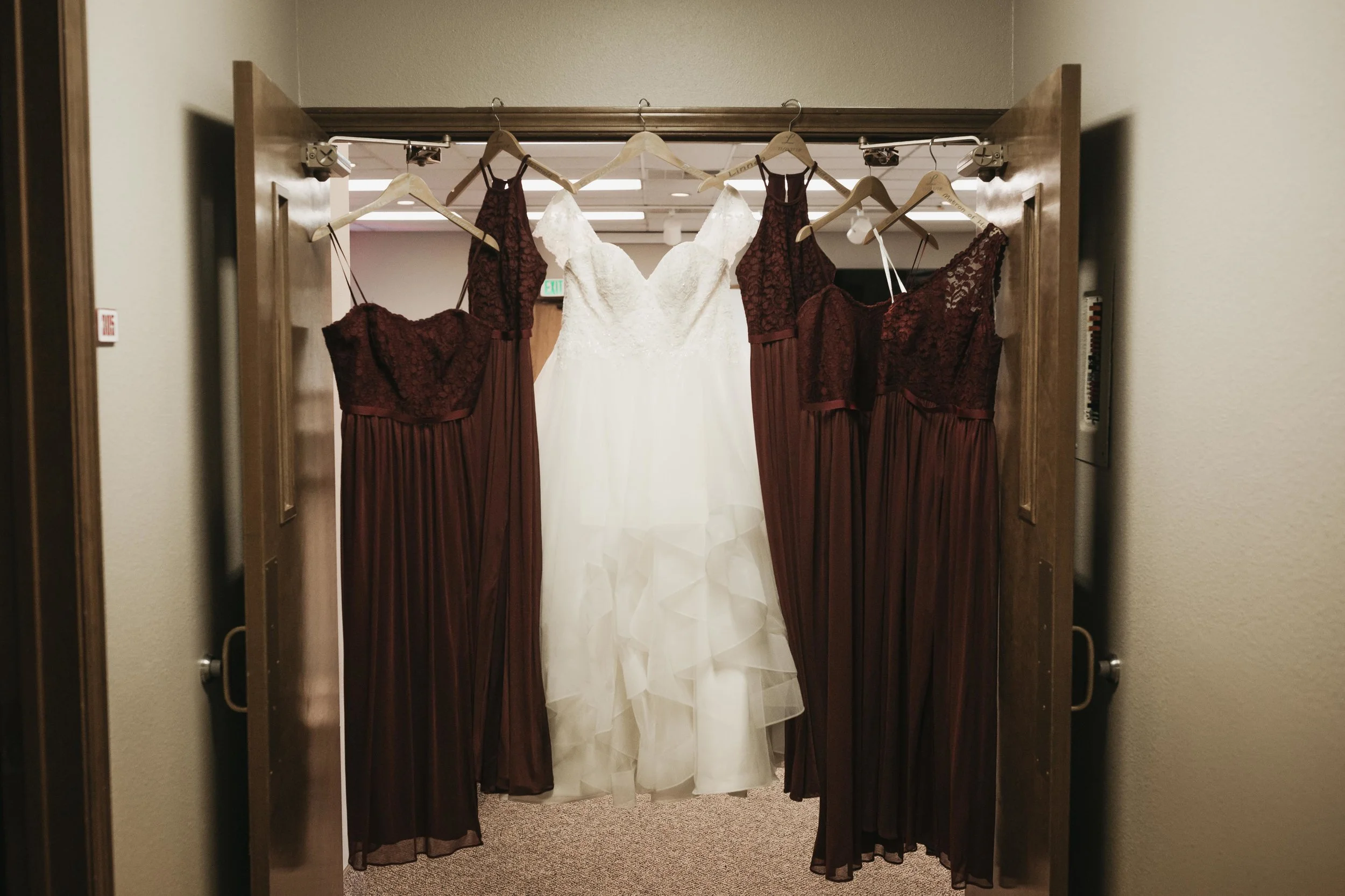 Brooke&Andrew-SneakPeekBLOG-6.jpg