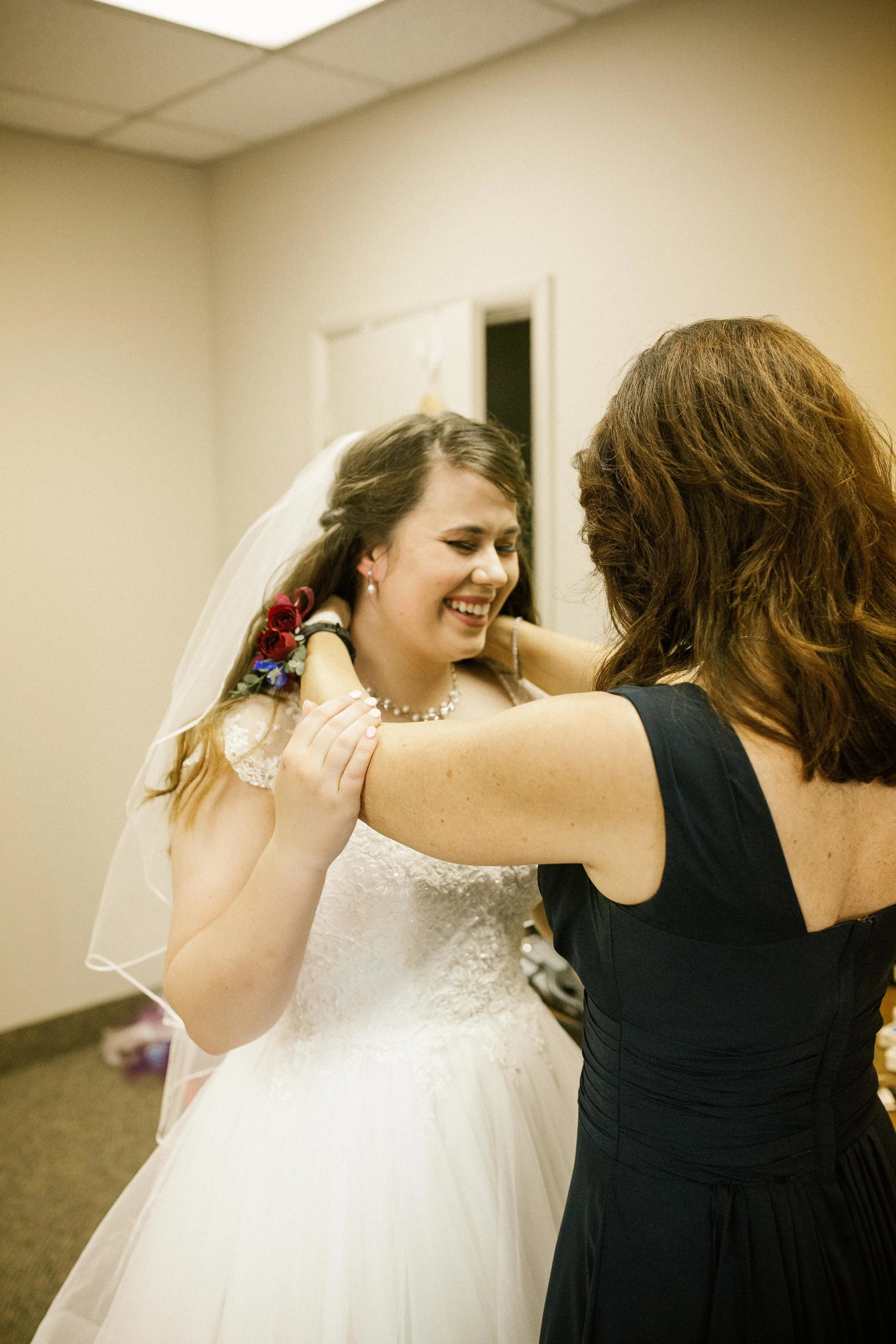 Brooke&Andrew-SneakPeek-BLOG-127.jpg