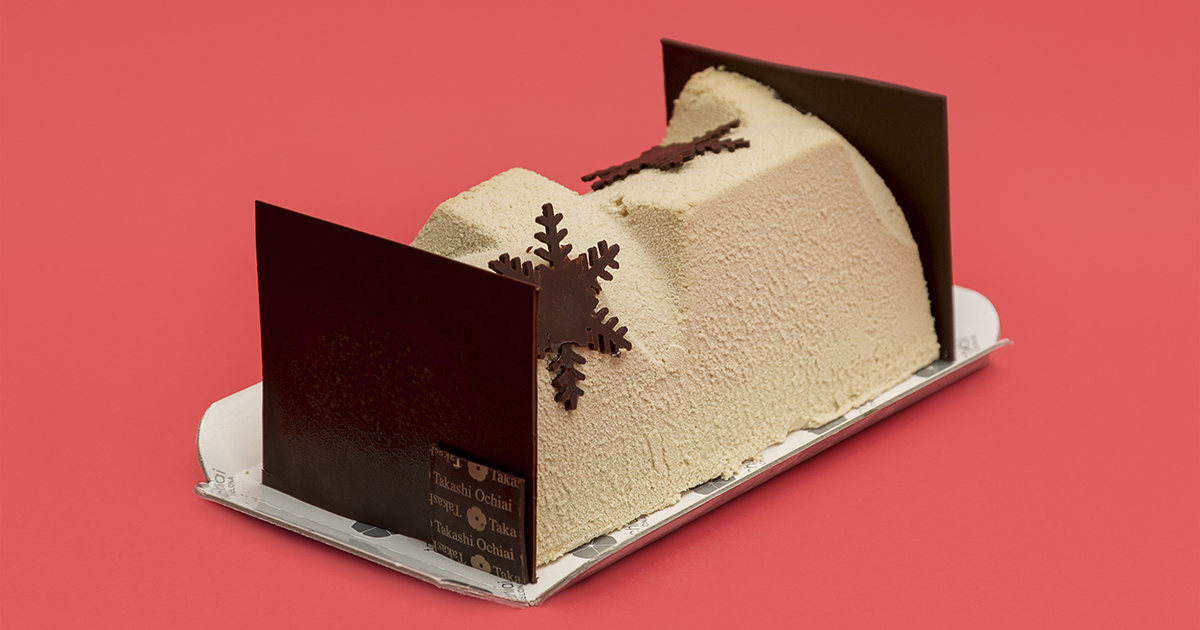 Gourmand , mousse lleugera d'Orelys, mermelada de plàtan, plàtan macerat amb vainilla i caramel, streussel d'ametlles i pa de pessic amb sucre moscovado