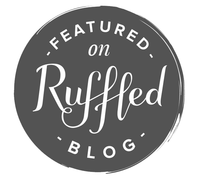 Featured+on+Ruffled+Wedding+Blog Logo.png