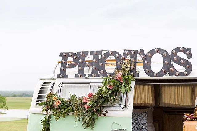 looking for a fun + unique addition to your wedding?! look no further because this little bus brings it!! 🙌also, skip on over to the @bridesofaustin blog as they are gabbing about the top 5 must-have speciality vendors to have at your wedding! you *