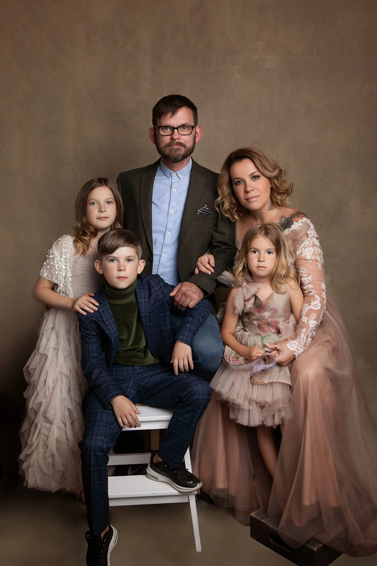 LenkaJones_portrait_photographer_london_berkshire_windsor_maidenhead_family_headshot_suebryceeducation.jpg