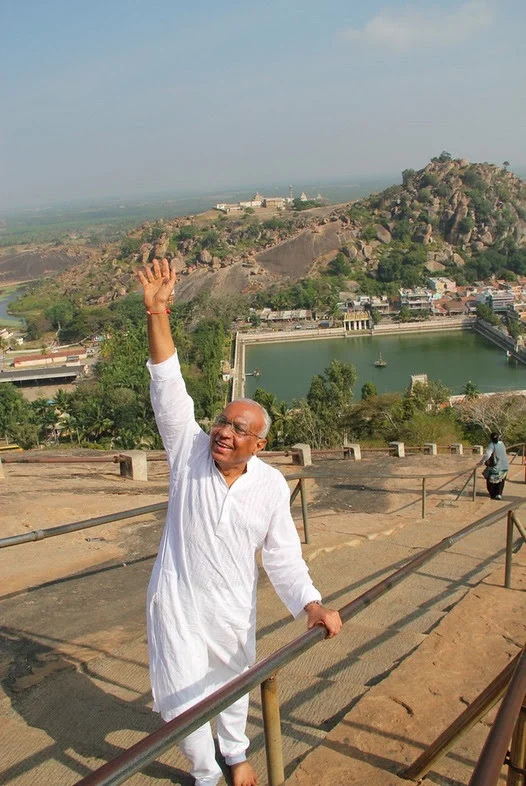 Bhaishree reaching up waving.jpg