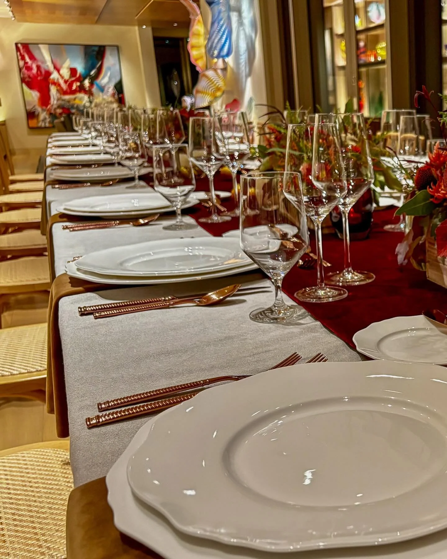 We loved creating this autumn table for an intimate plated dinner party in a private home. Thank you @cortpartyrental and @glassybaby for the beautiful decor!

Are you still planning a small gathering for the 2025 season? Contact us today to book one