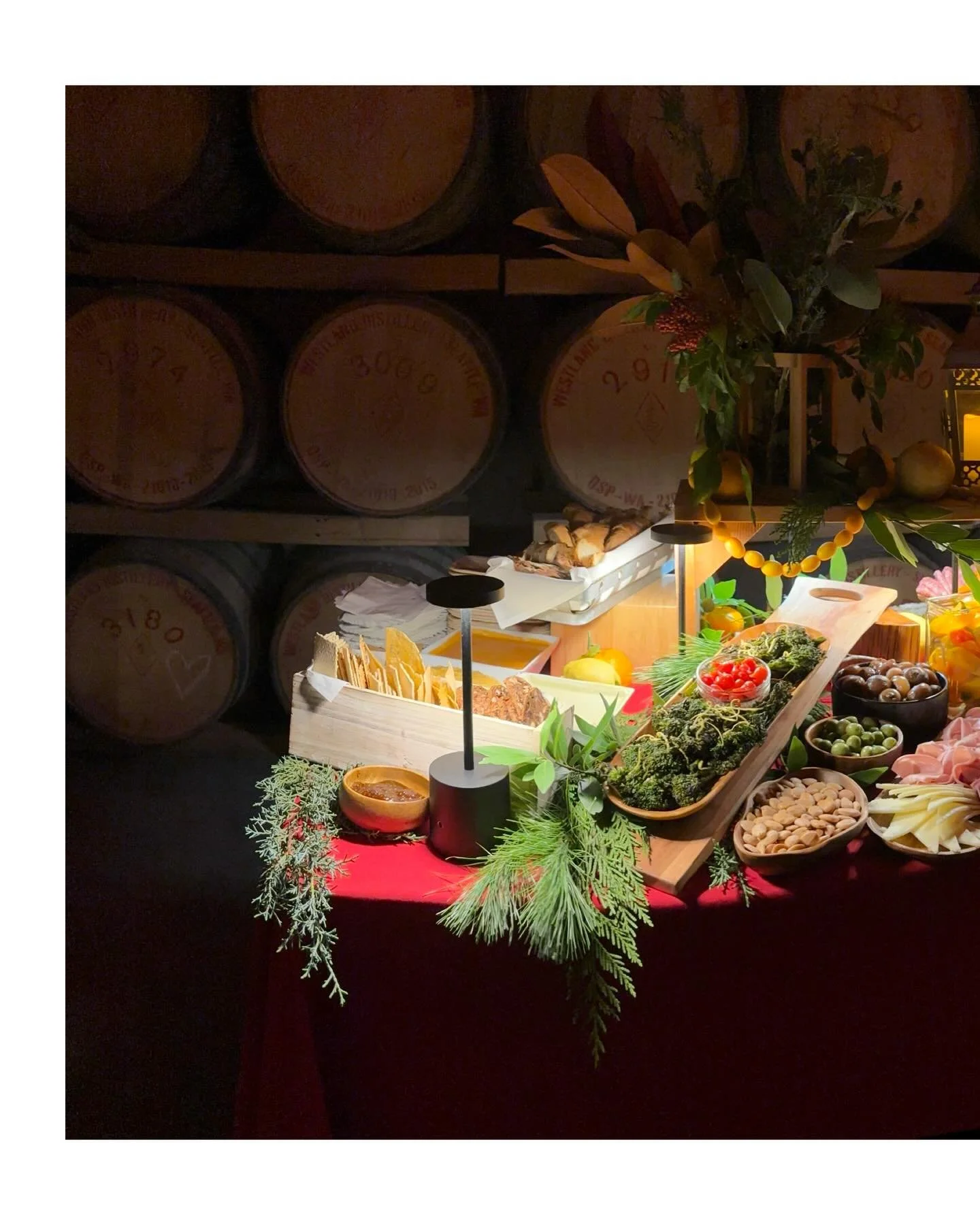 We love seasonal charcuterie spreads! Photos from a recent holiday event at Westland Distillery.

Catering @cameroncatering 
Rentals @pedersenseventrentals 
Venue @westlandseattle