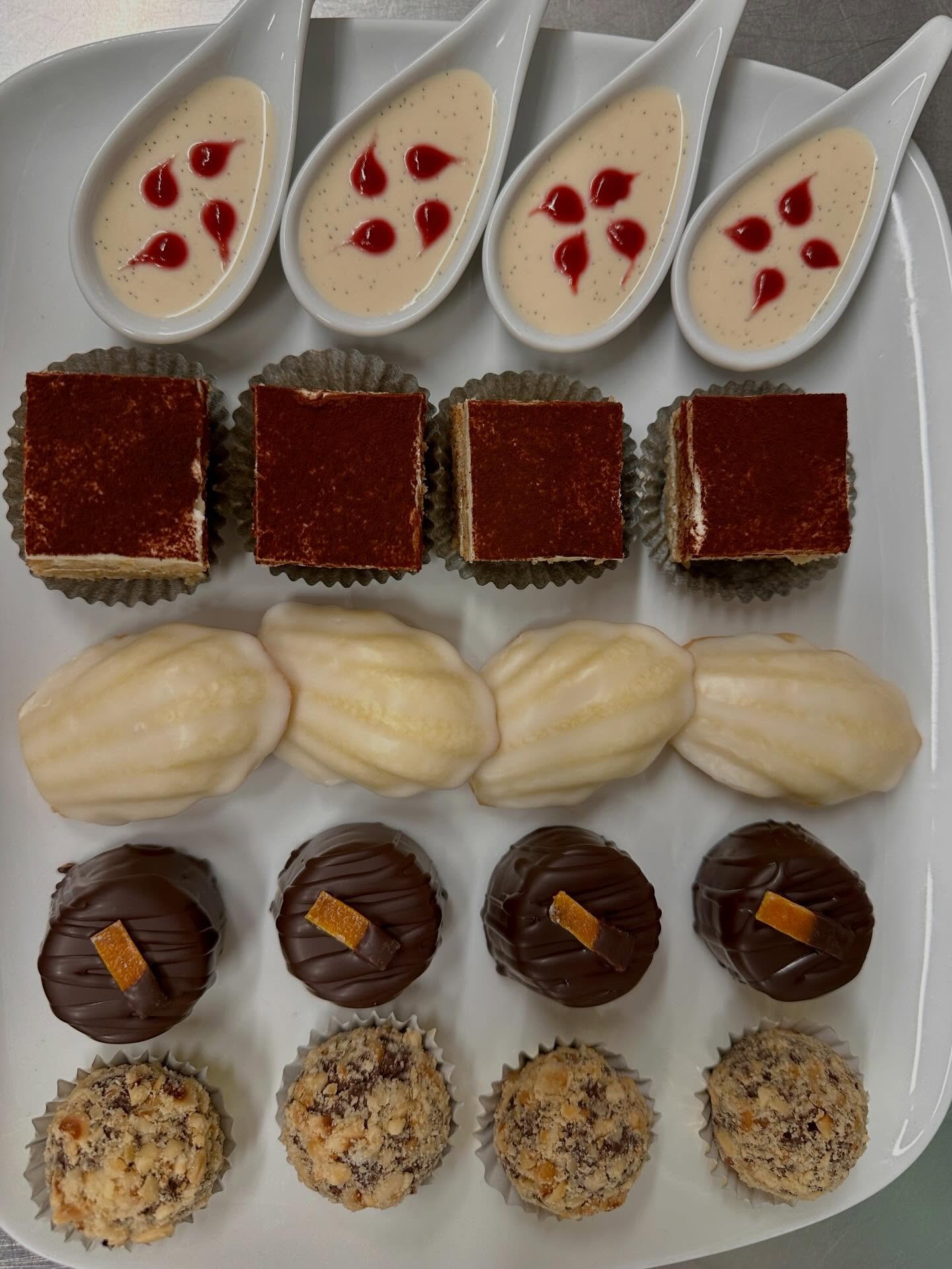 Bite size Italian desserts-

Vanilla Bean Panna Cotta
Tiramisu Bites
Limoncello Madelines 
Flourless Chocolate Cake Bites
Gianduja Truffles

Contact us to start planning your party! Link in bio