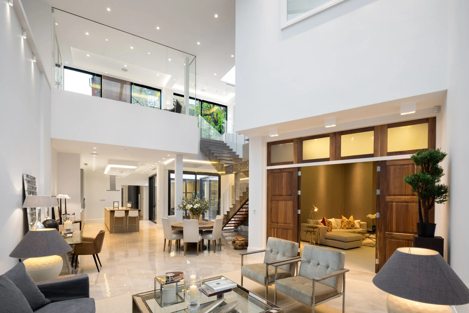 19 East Heath Road by Architectural Photographer Joas Souza