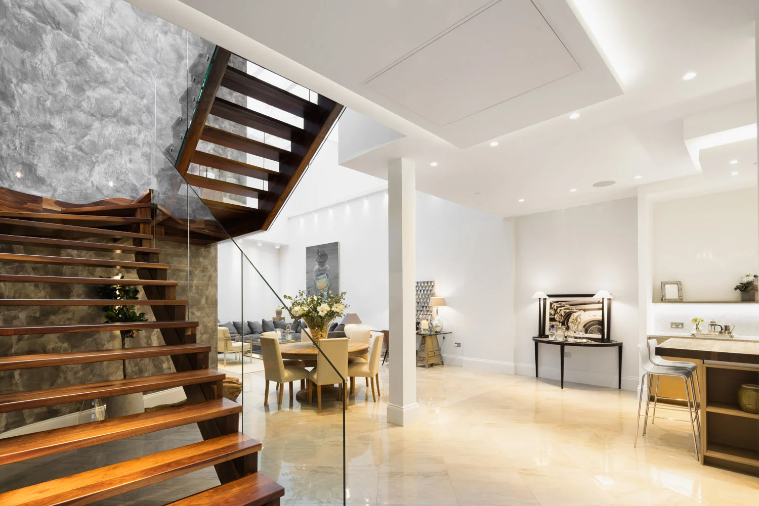 19 East Heath Road by Architectural Photographer Joas Souza
