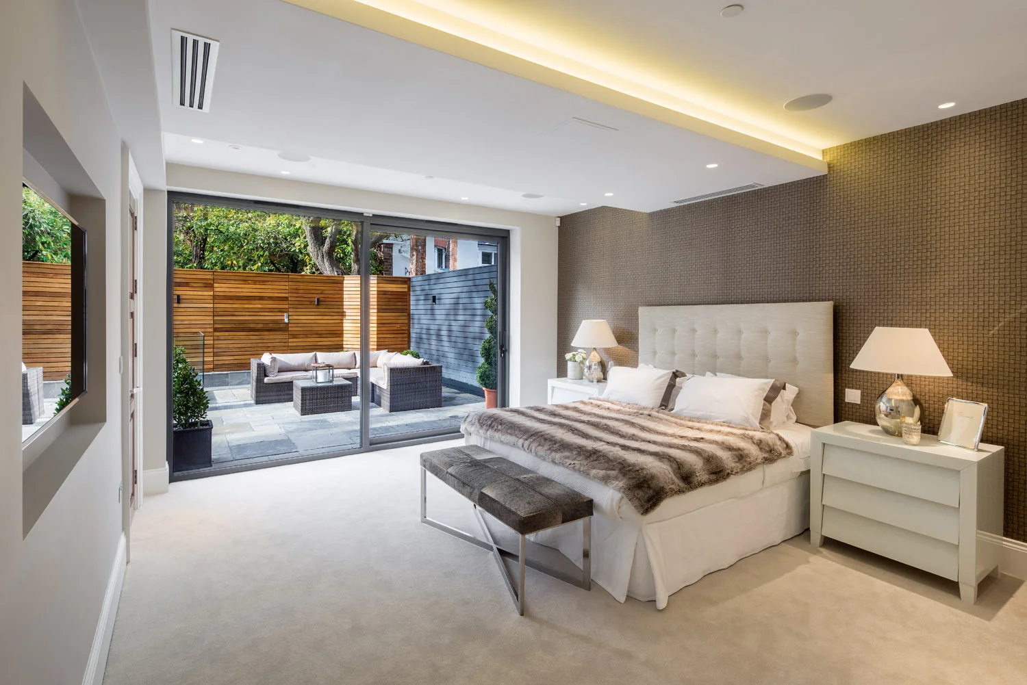 19 East Heath Road by Architectural Photographer Joas Souza