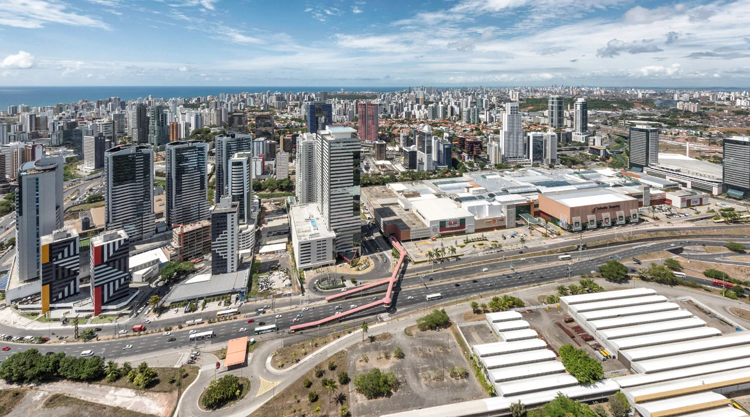 Avenida Tancredo Neves