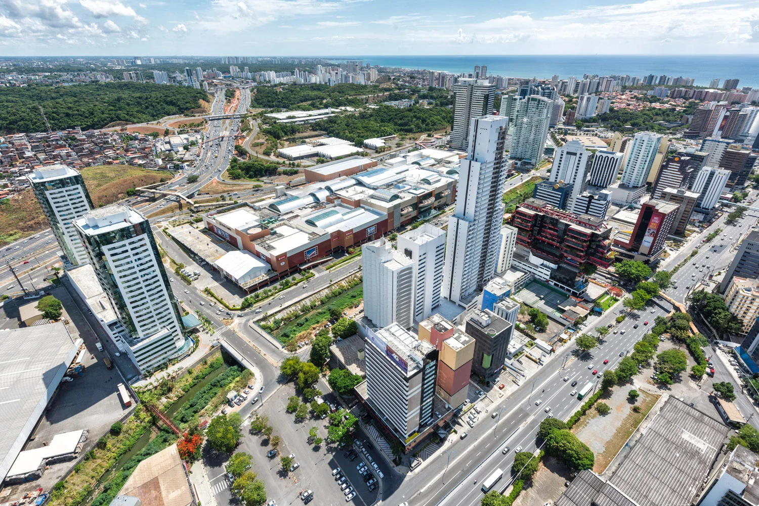 Avenida Tancredo Neves