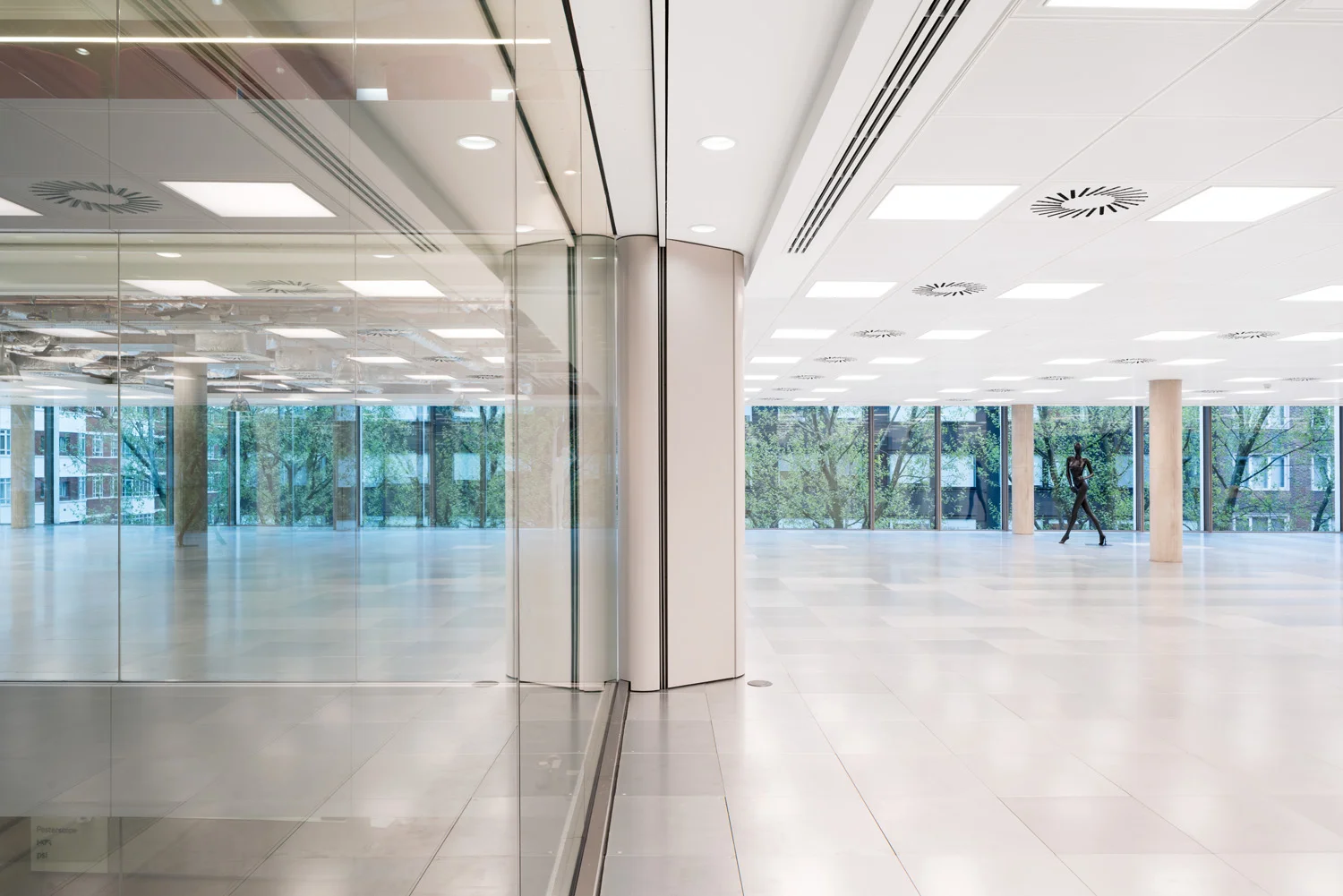 90 Whitfield Street by Joas Souza Photographer