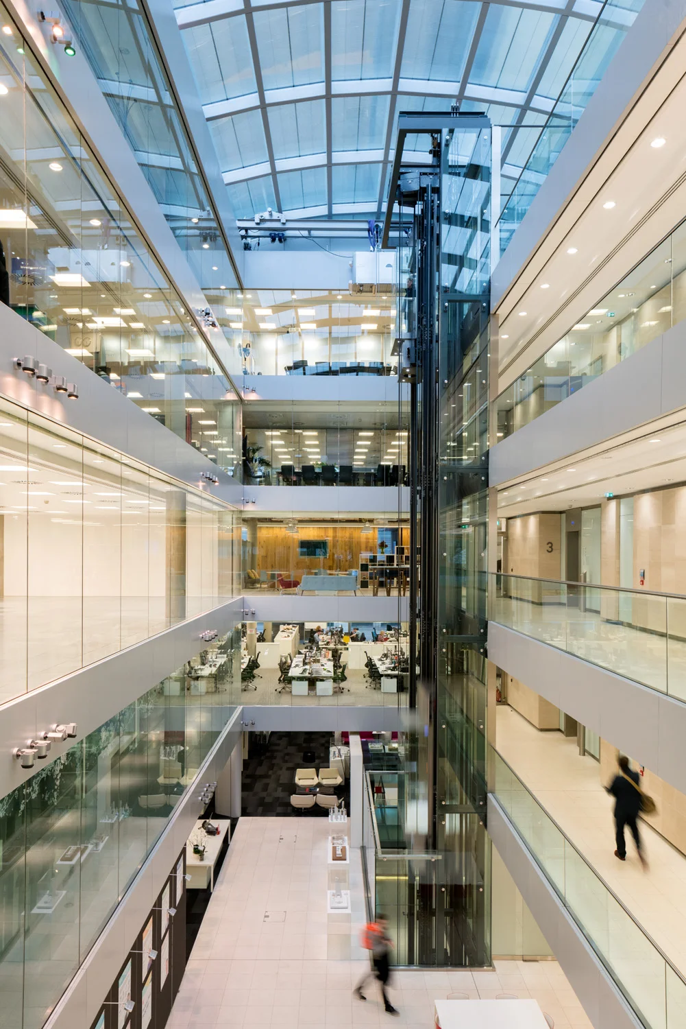 90 Whitfield Street by Joas Souza Photographer