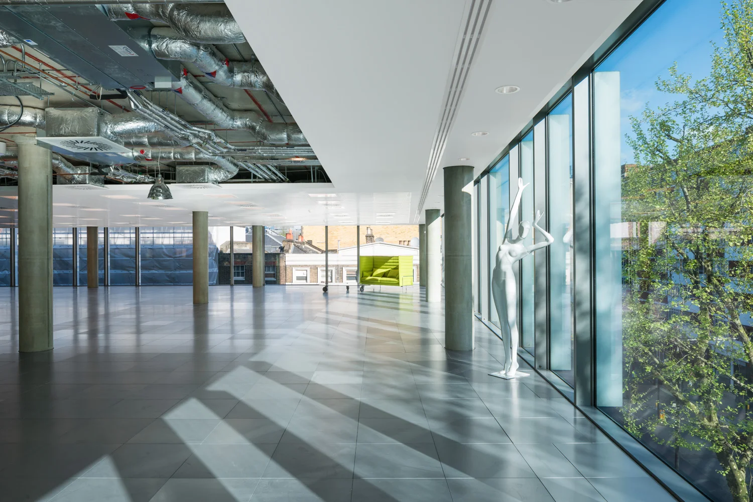 90 Whitfield Street by Joas Souza Photographer