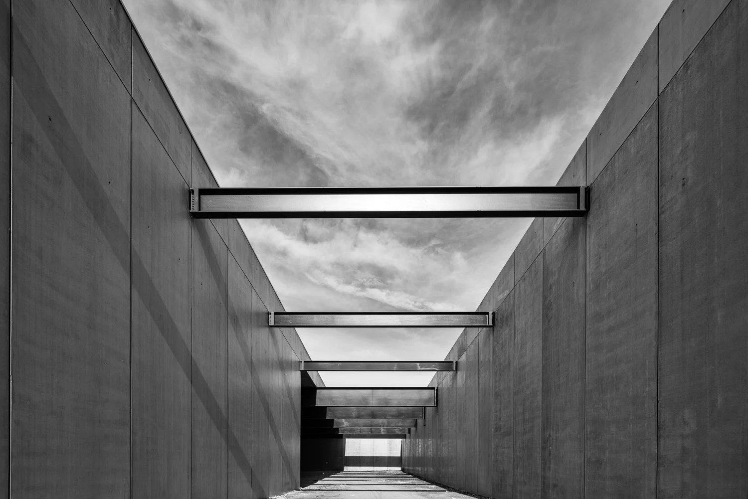 The Louvre Conservation Center photographs by Joas Souza Souza, comissioned by RSH-P and Musee du Louvre.
The national collections held in the Louvre’s storage spaces are to be moved to new facilities in Liévin in northern France, in the immediate vicinity of the Louvre-Lens. The Louvre Conservation Center was created to protect the museum’s collections from the risk of centennial flooding and improve conditions for conservation and research.