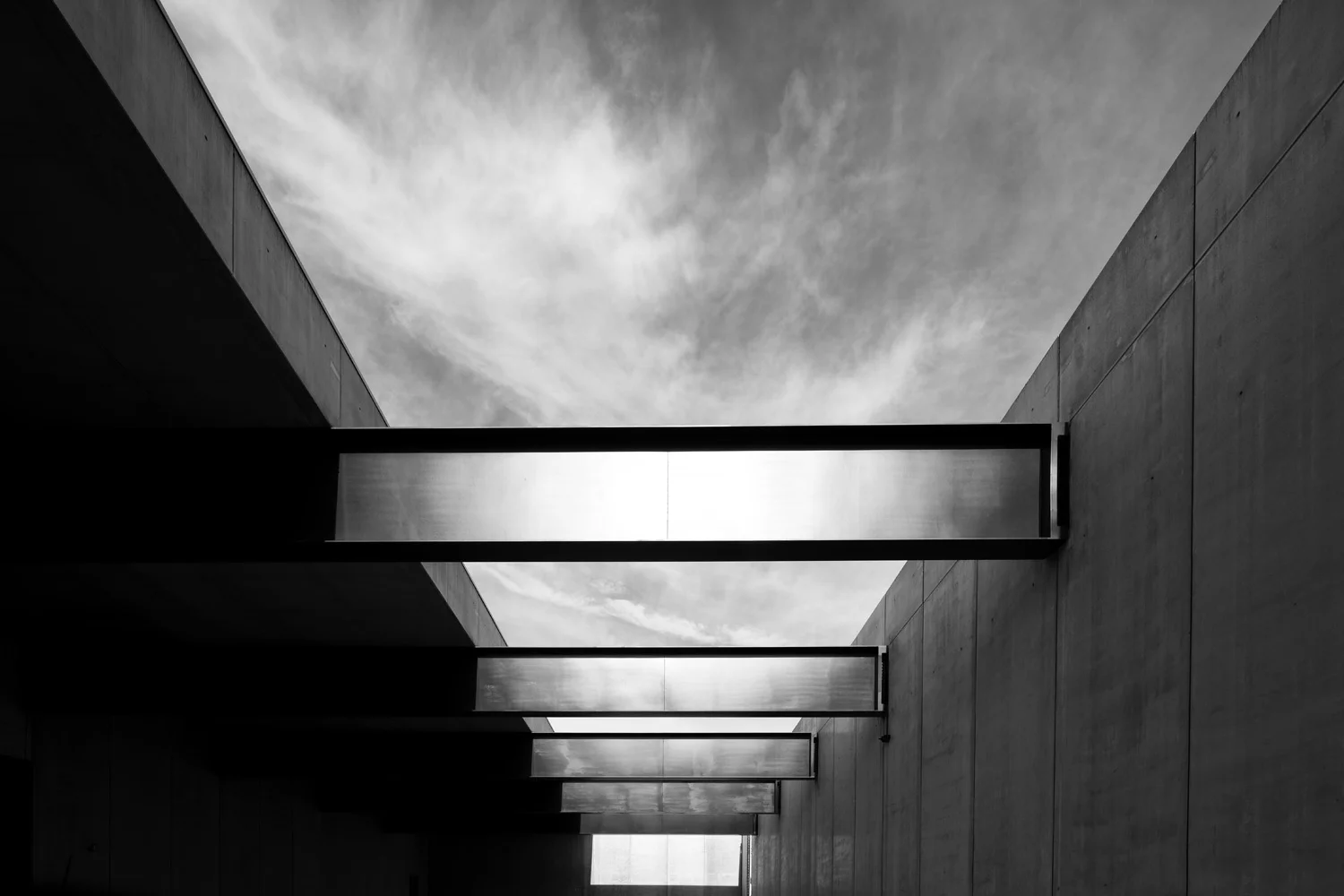The Louvre Conservation Center photographs by Joas Souza Souza, comissioned by RSH-P and Musee du Louvre.
The national collections held in the Louvre’s storage spaces are to be moved to new facilities in Liévin in northern France, in the immediate vicinity of the Louvre-Lens. The Louvre Conservation Center was created to protect the museum’s collections from the risk of centennial flooding and improve conditions for conservation and research.
