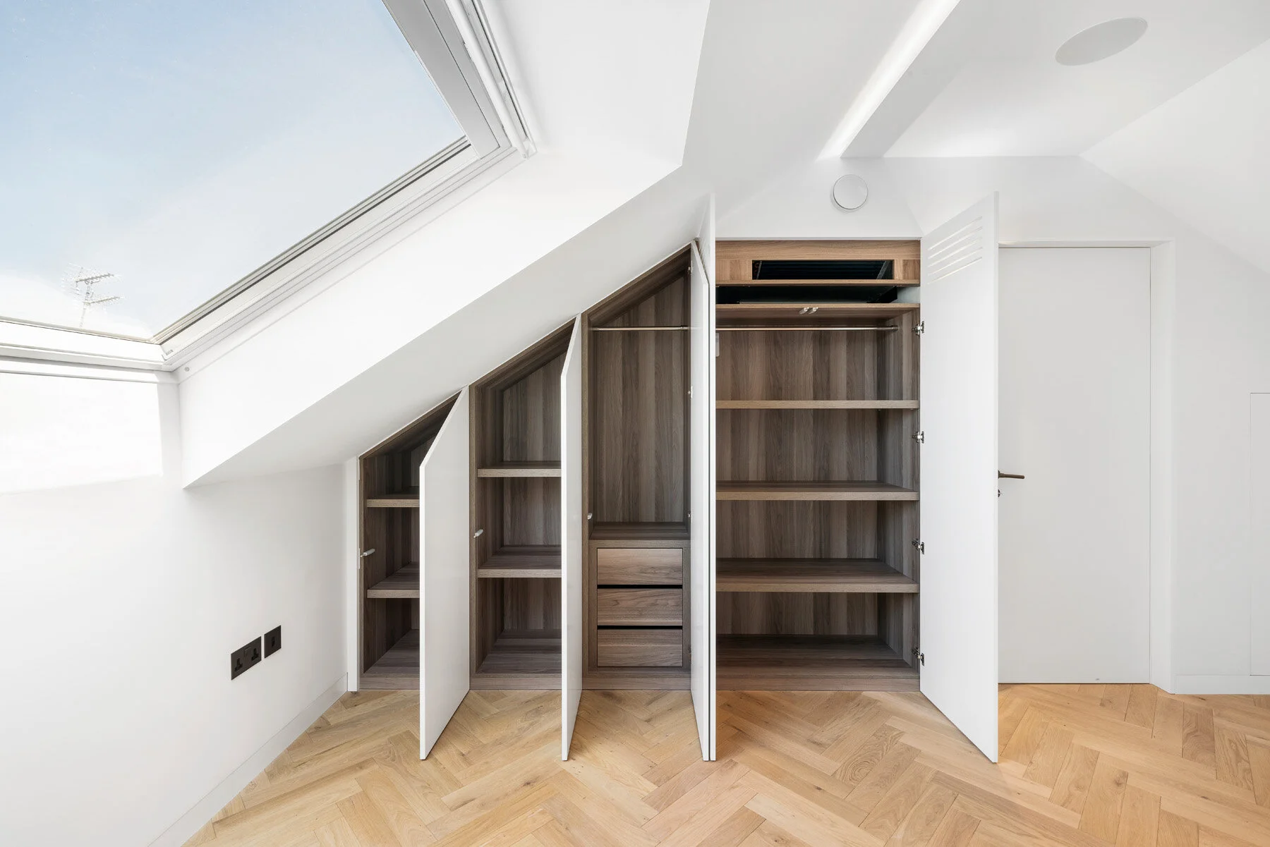  73 Uphill Road, Mill Hill, NW7 4PT, London. Client: WL Contractors. Photography by Joas Souza 