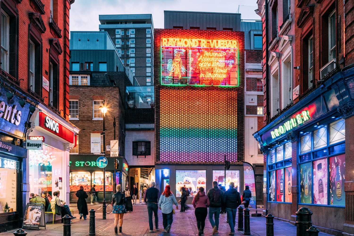  Fabulous Lights Of Soho at 8 Brewer Street for Geraldeve. Photo by Joas Souza 