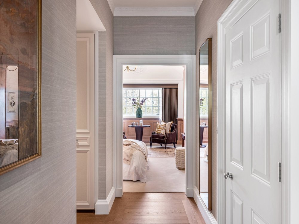 Gracing the banks of the River Thames in the heart of historic Westminster, 9 Millbank is a landmark residential address that captures the essence of British luxury and style.