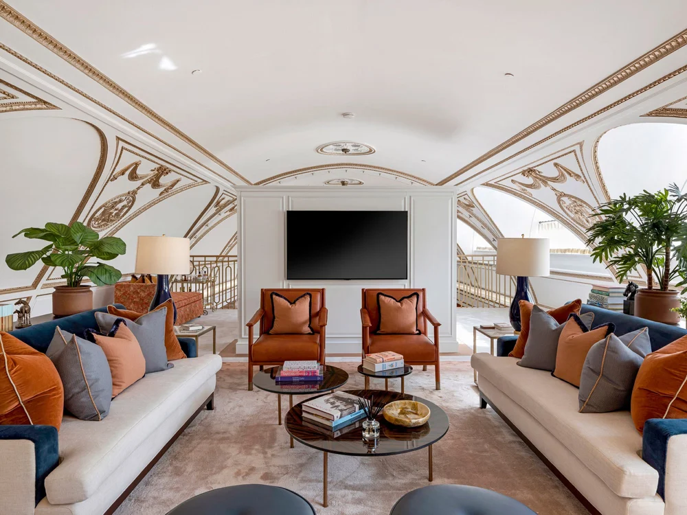 Gracing the banks of the River Thames in the heart of historic Westminster, 9 Millbank is a landmark residential address that captures the essence of British luxury and style.