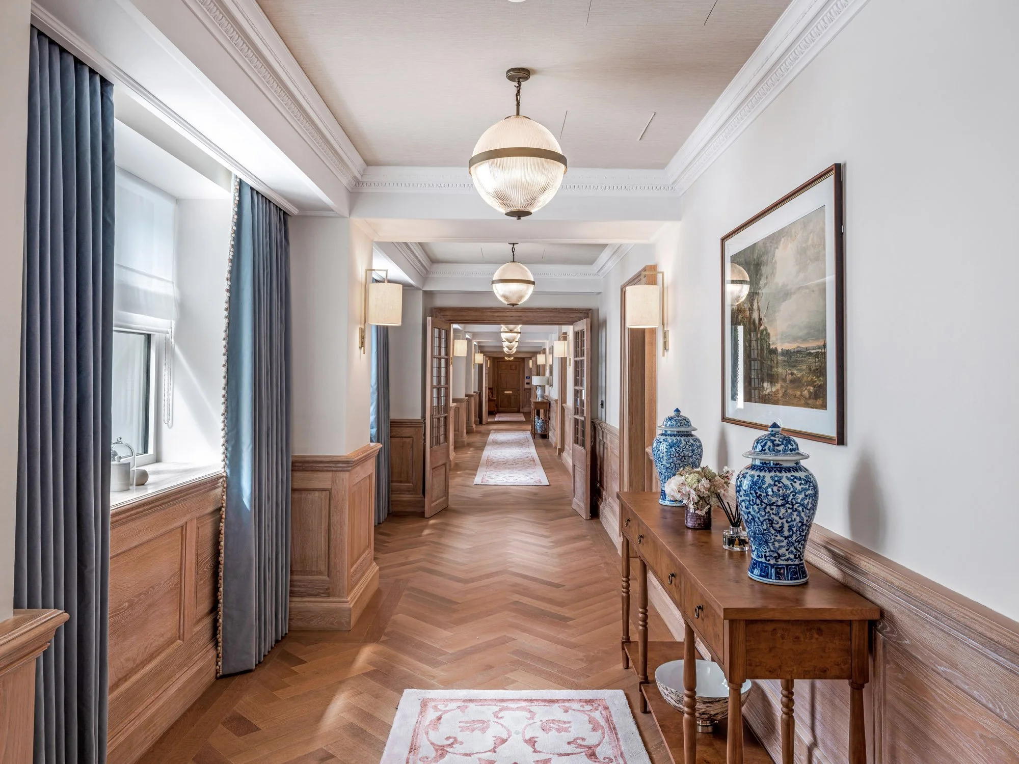  Gracing the banks of the River Thames in the heart of historic Westminster, 9 Millbank is a landmark residential address that captures the essence of British luxury and style. 