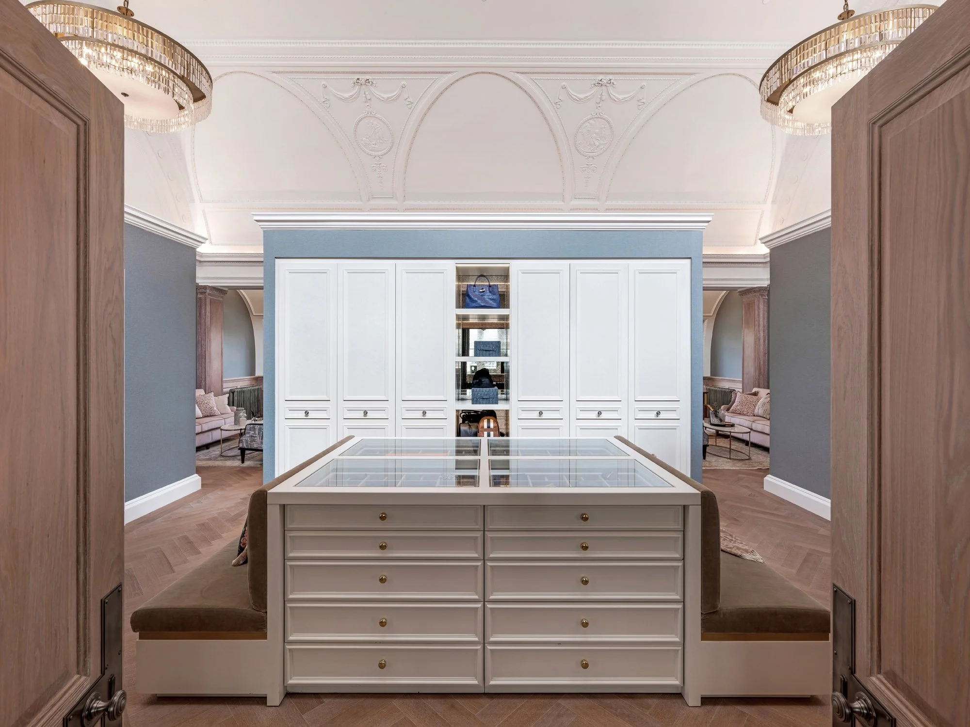  Gracing the banks of the River Thames in the heart of historic Westminster, 9 Millbank is a landmark residential address that captures the essence of British luxury and style. 