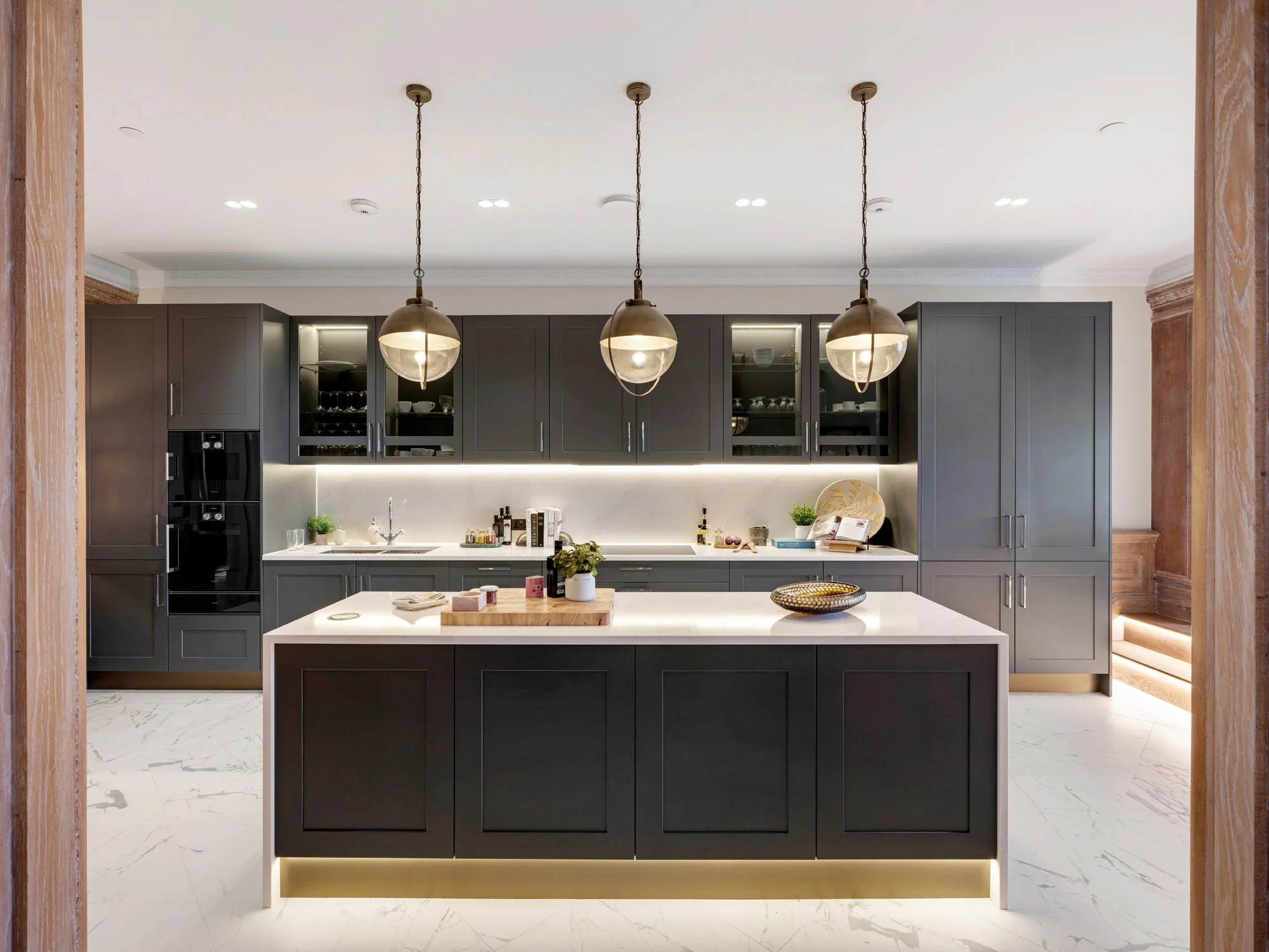  Gracing the banks of the River Thames in the heart of historic Westminster, 9 Millbank is a landmark residential address that captures the essence of British luxury and style. 