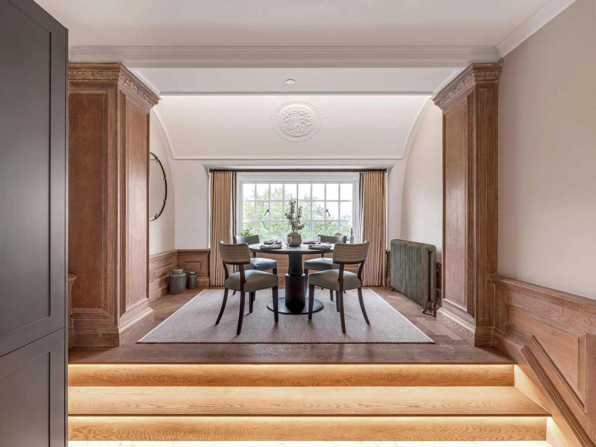  Gracing the banks of the River Thames in the heart of historic Westminster, 9 Millbank is a landmark residential address that captures the essence of British luxury and style. 