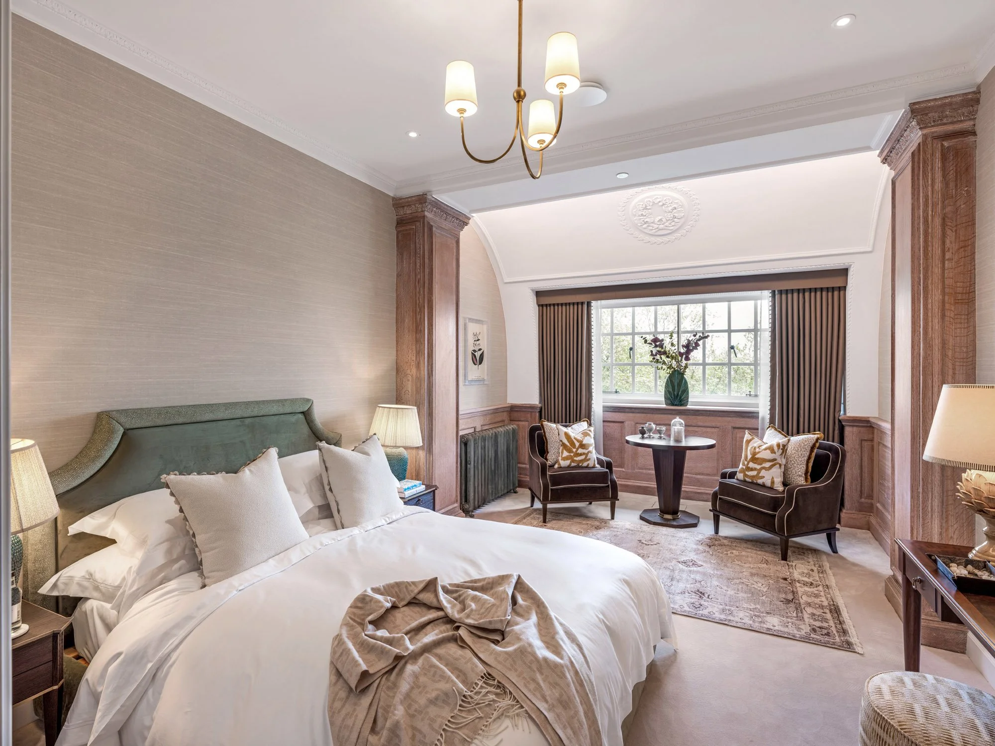  Gracing the banks of the River Thames in the heart of historic Westminster, 9 Millbank is a landmark residential address that captures the essence of British luxury and style. 