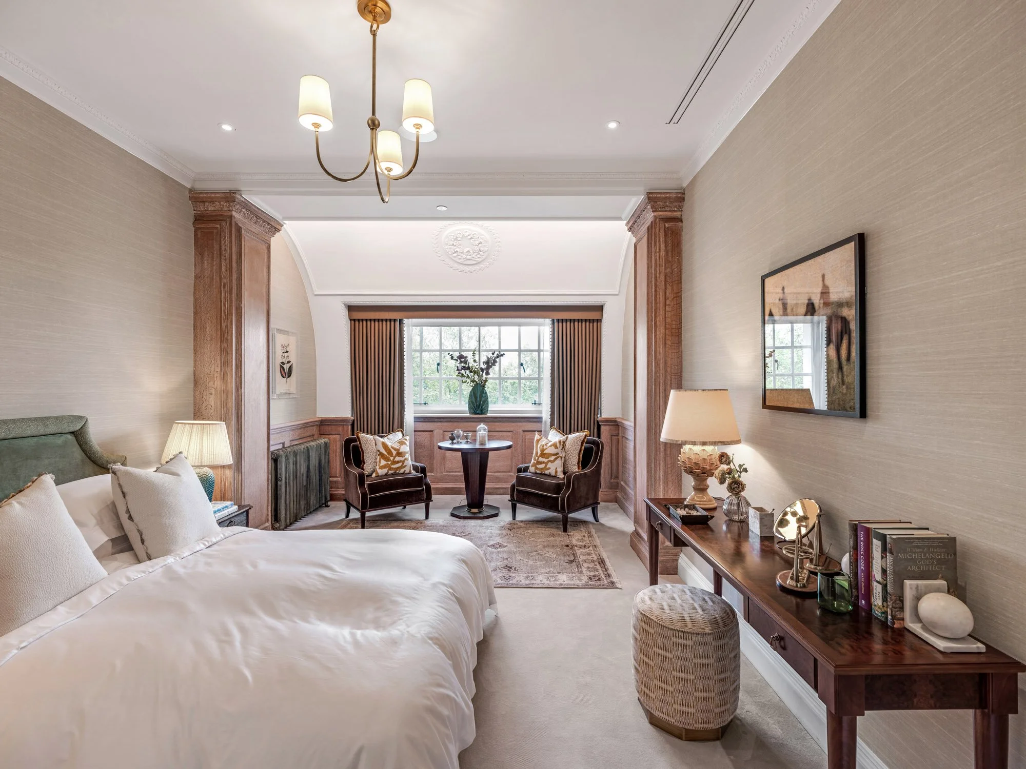  Gracing the banks of the River Thames in the heart of historic Westminster, 9 Millbank is a landmark residential address that captures the essence of British luxury and style. 