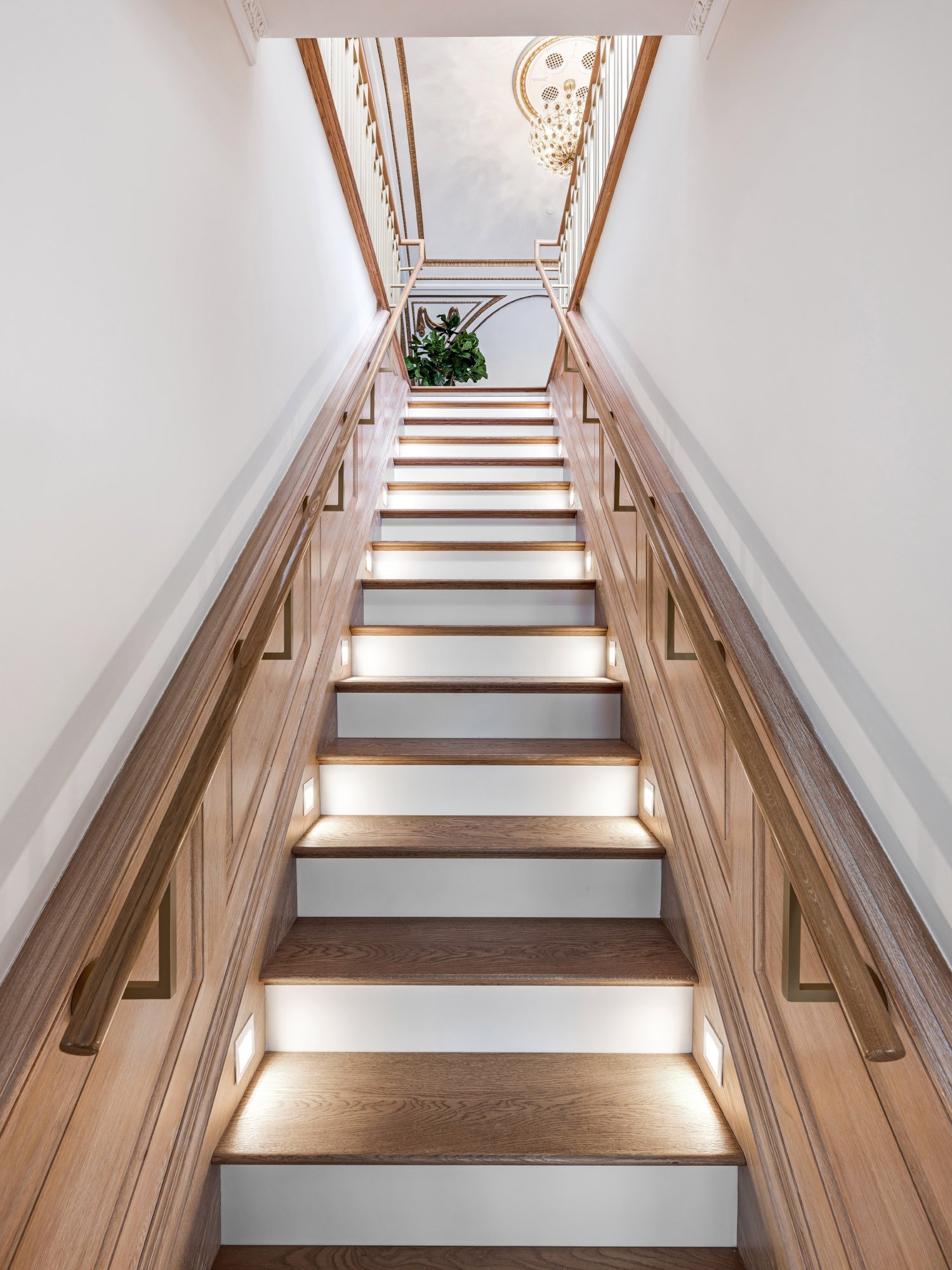  Gracing the banks of the River Thames in the heart of historic Westminster, 9 Millbank is a landmark residential address that captures the essence of British luxury and style. 