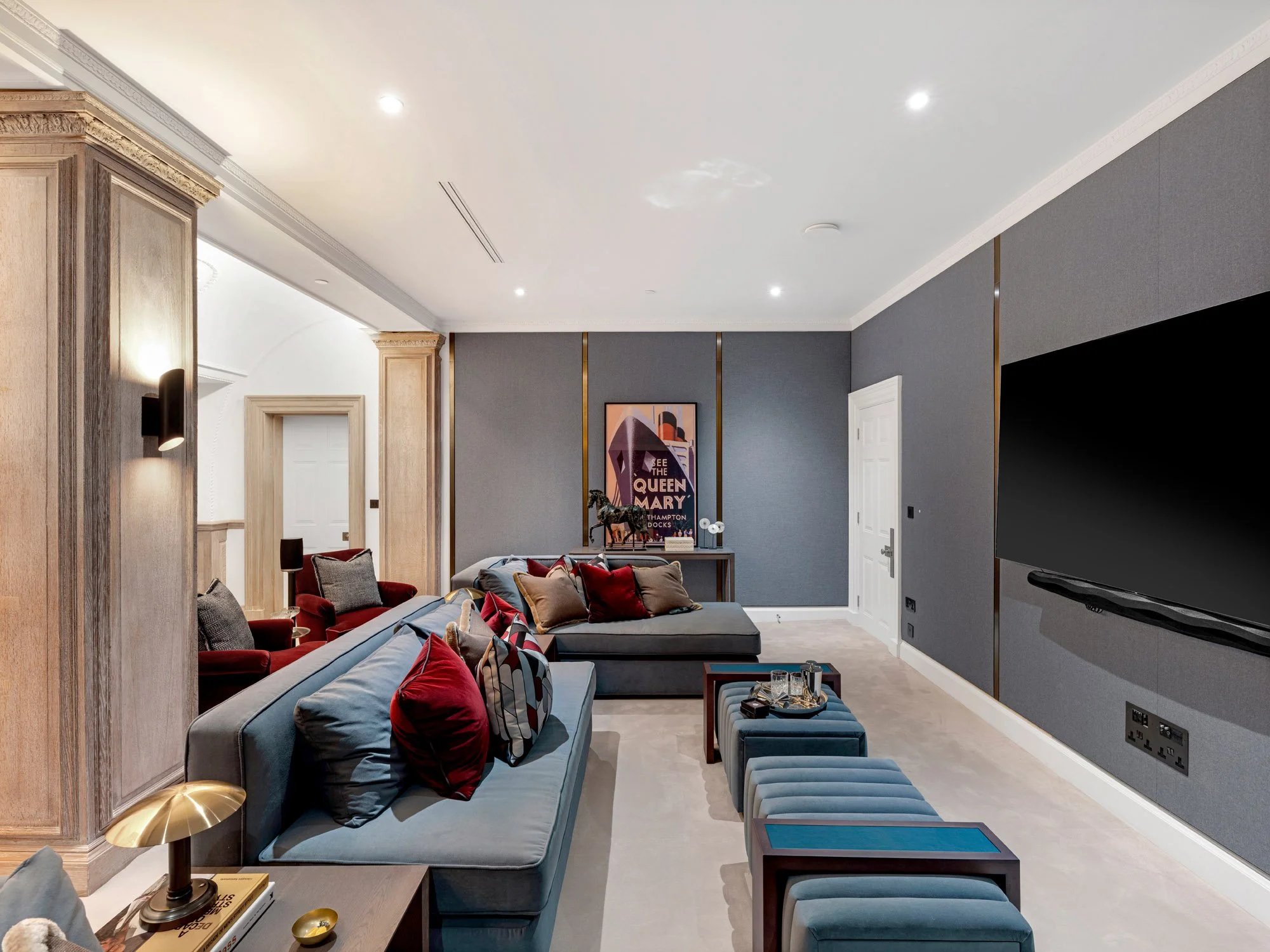  Gracing the banks of the River Thames in the heart of historic Westminster, 9 Millbank is a landmark residential address that captures the essence of British luxury and style. 