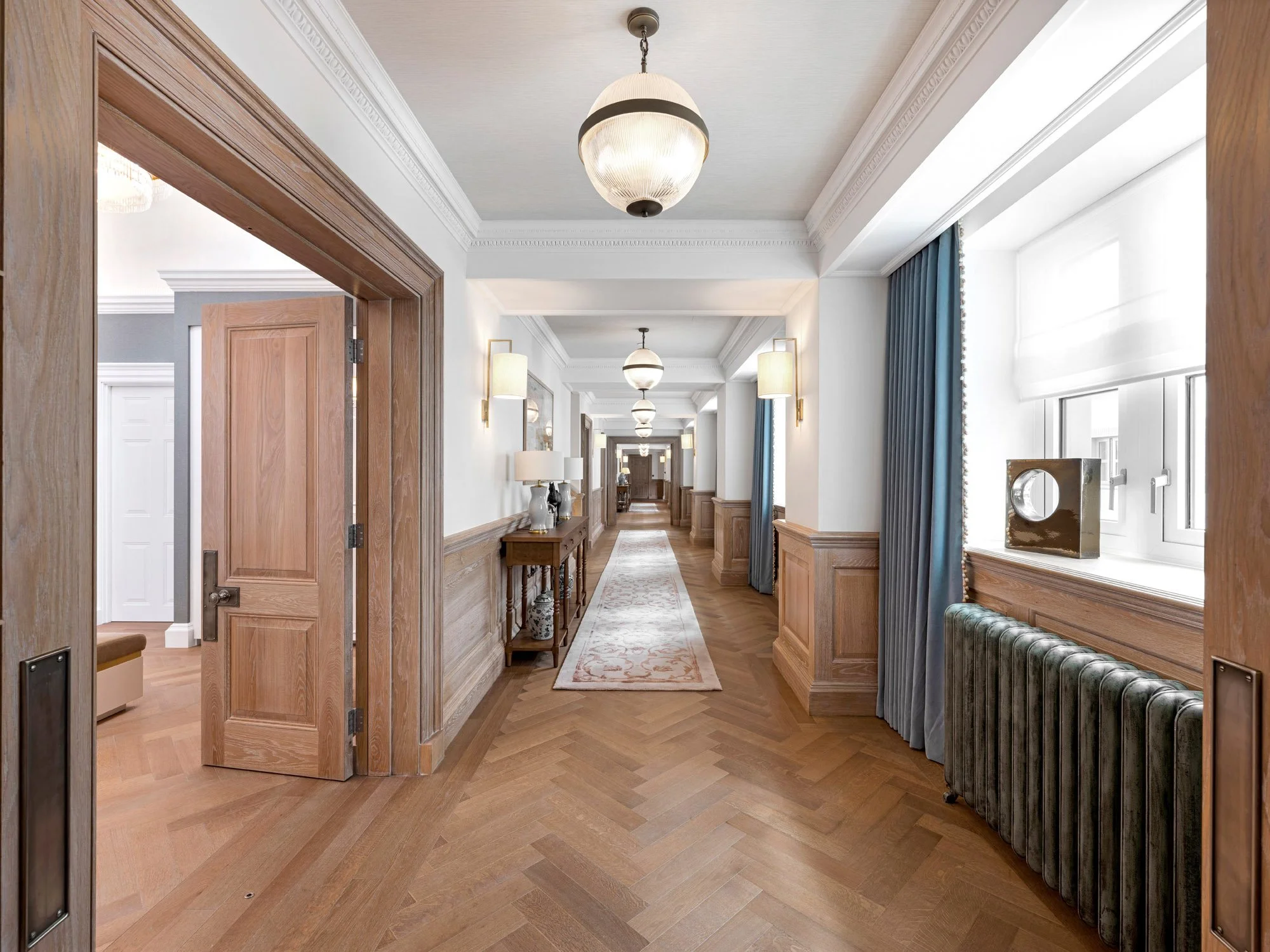  Gracing the banks of the River Thames in the heart of historic Westminster, 9 Millbank is a landmark residential address that captures the essence of British luxury and style. 