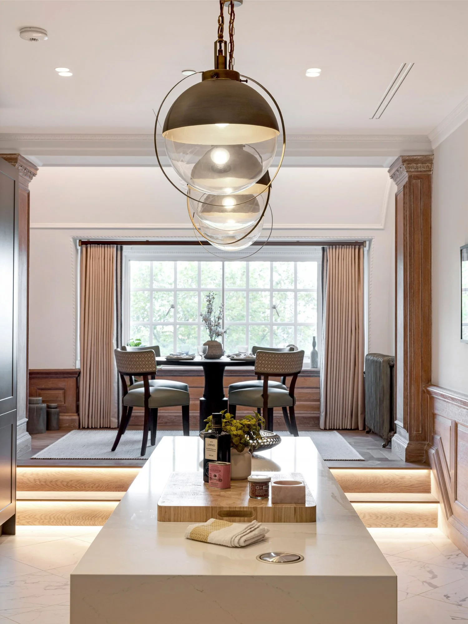  Gracing the banks of the River Thames in the heart of historic Westminster, 9 Millbank is a landmark residential address that captures the essence of British luxury and style. 