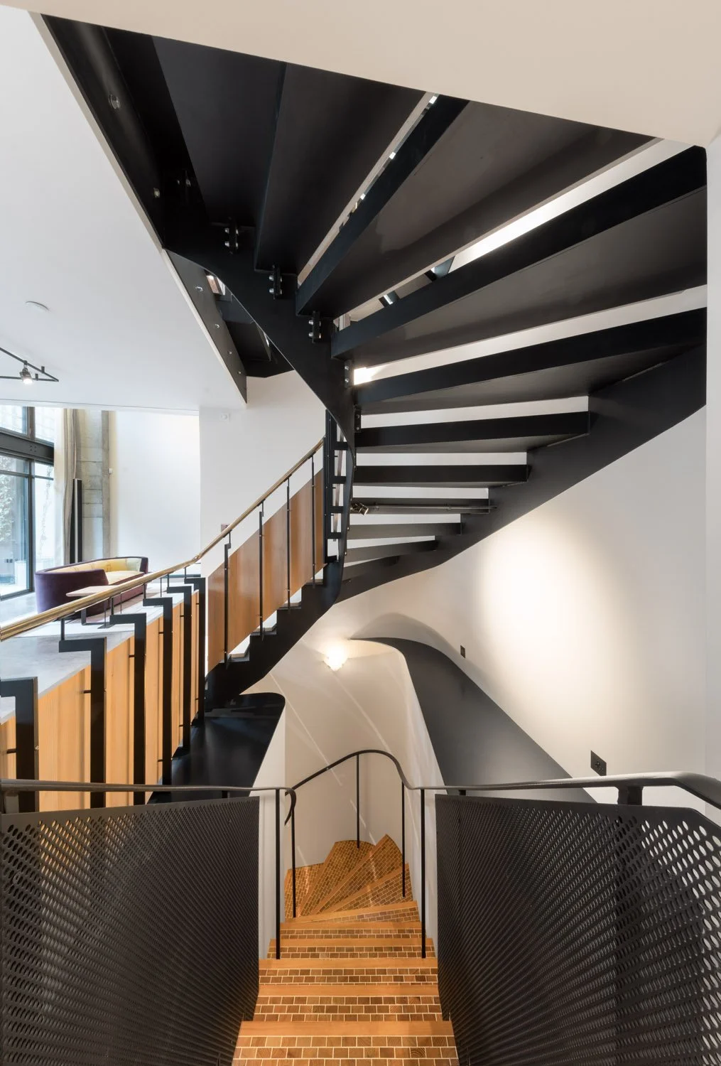  Explore Eglon House, a luxury modernist home in Primrose Hill, London. Inspired by the Maison de Verre, this architectural masterpiece was once the home of Tim Burton. Discover its industrial design, rich history, and ties to celebrity culture. 