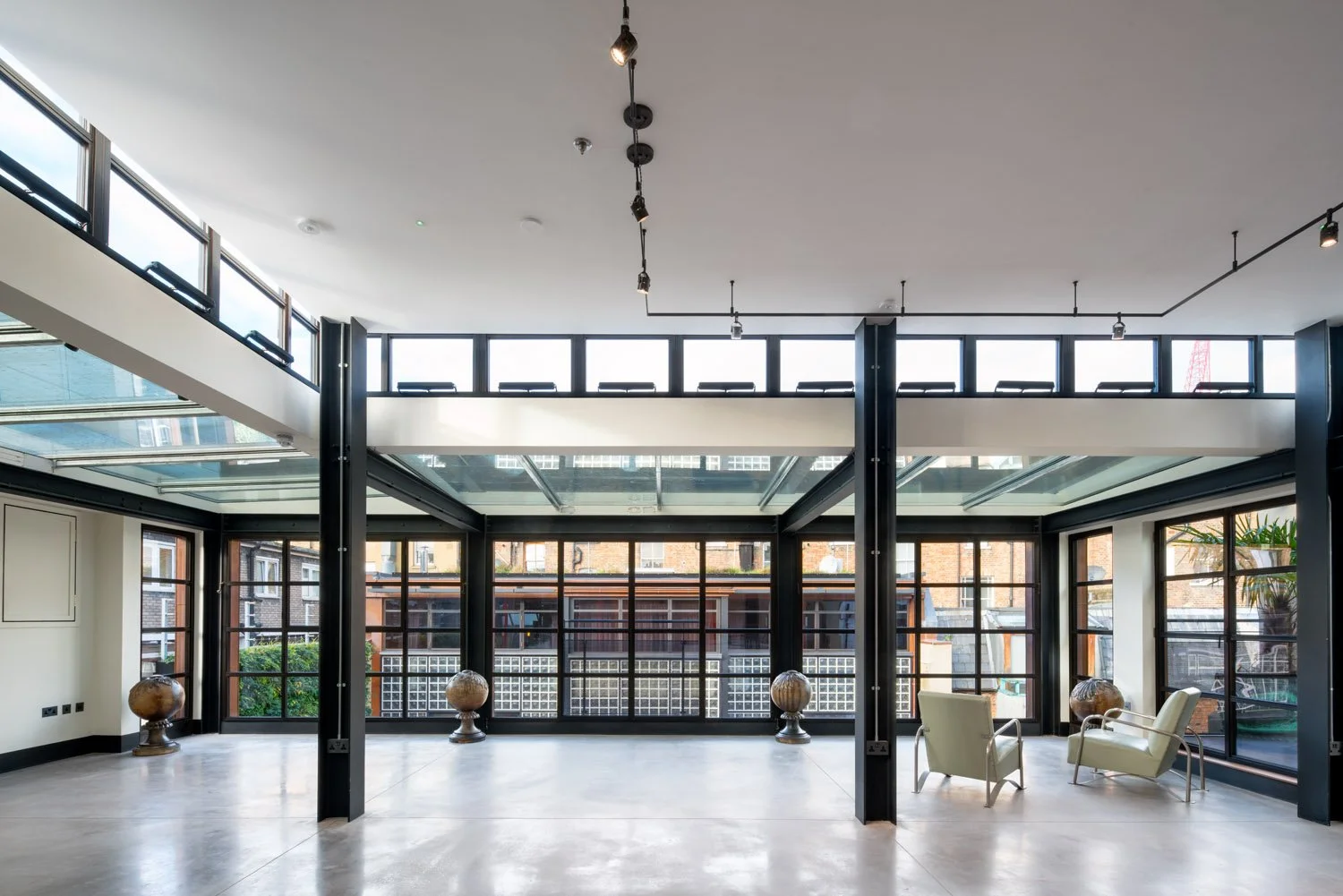  Explore Eglon House, a luxury modernist home in Primrose Hill, London. Inspired by the Maison de Verre, this architectural masterpiece was once the home of Tim Burton. Discover its industrial design, rich history, and ties to celebrity culture. 
