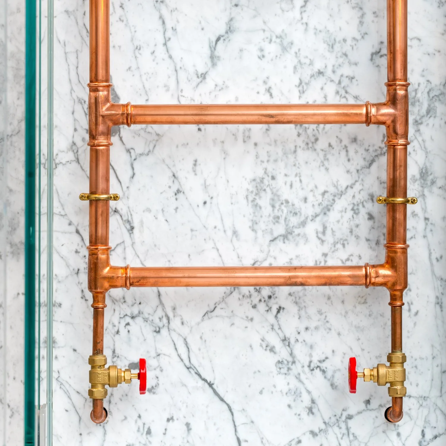  Explore Eglon House, a luxury modernist home in Primrose Hill, London. Inspired by the Maison de Verre, this architectural masterpiece was once the home of Tim Burton. Discover its industrial design, rich history, and ties to celebrity culture. 